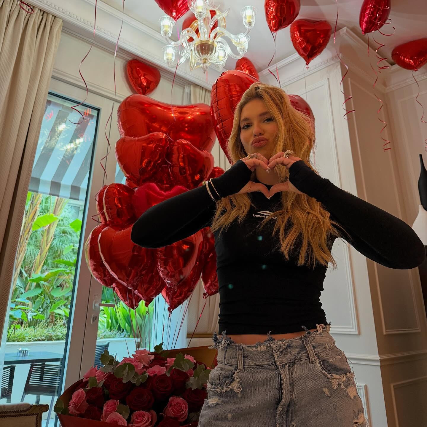 Compre a blusa usada por Virginia quando foi pedida em namoro por Vini Jr. 

 #LTKbrasil