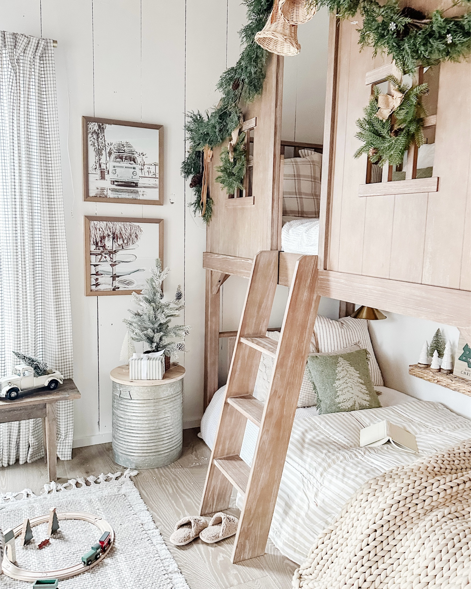 Holiday Bunk Room🎄

#LTKFamily #LTKKids #LTKHoliday