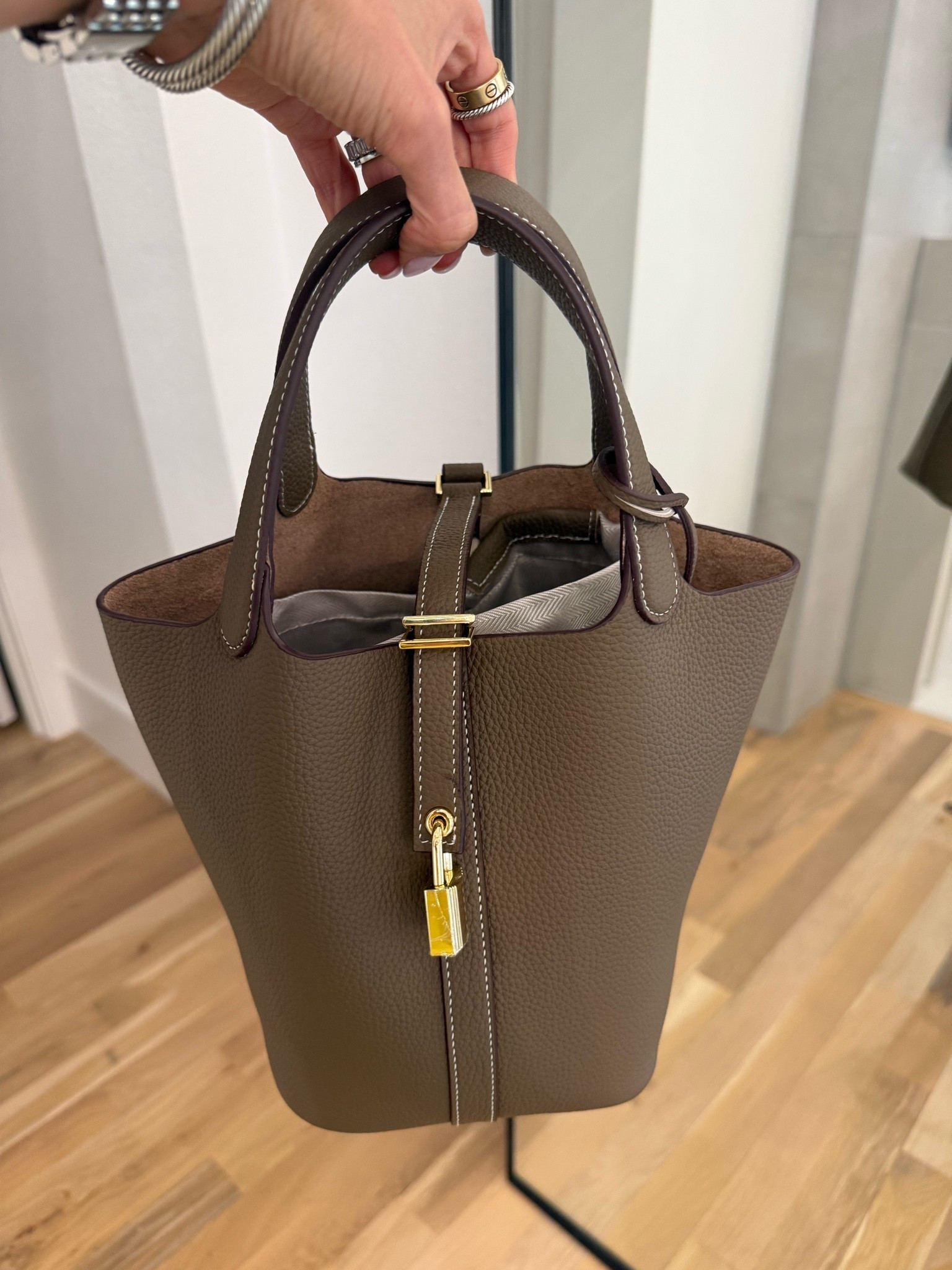 Designer look for less bag that looks so high end