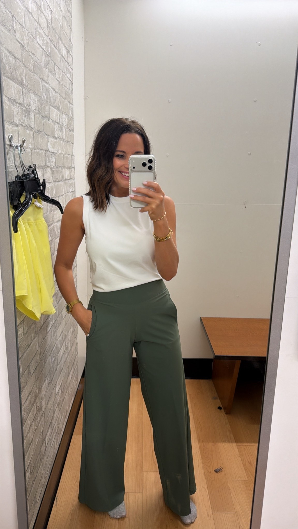 these are the most flattering comfy pants!!
lightweight, stretchy, and perfect for game days or everyday wear
#athleisurestyle #gamedaylook #widelegpants #casualchic #everydayoutfit #ltkseasonal

