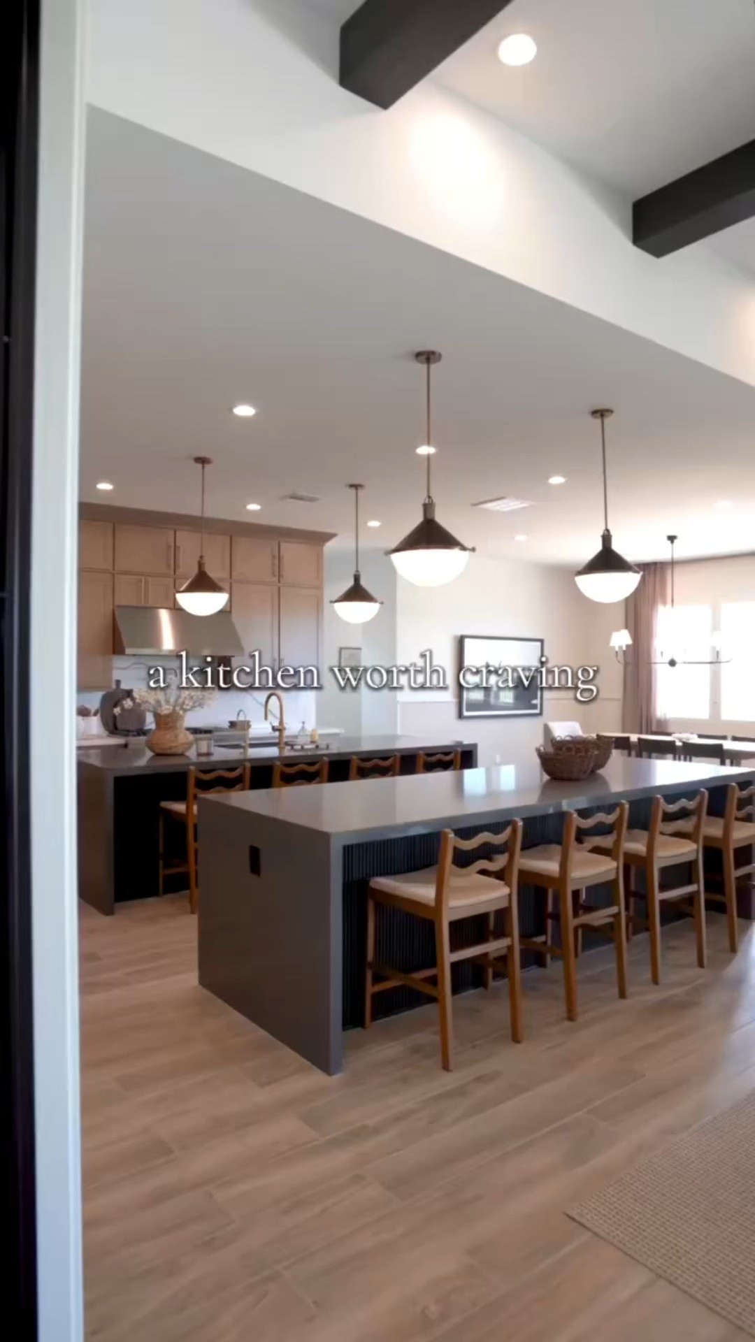 Serving looks and dinner. 👨‍🍳💋
.
.
.
designed by @eyeforpretty_

#InteriorDesignPhoenix #interiordesign #phoenix #phoenixinteriordesign #scottsdale #stagingsells