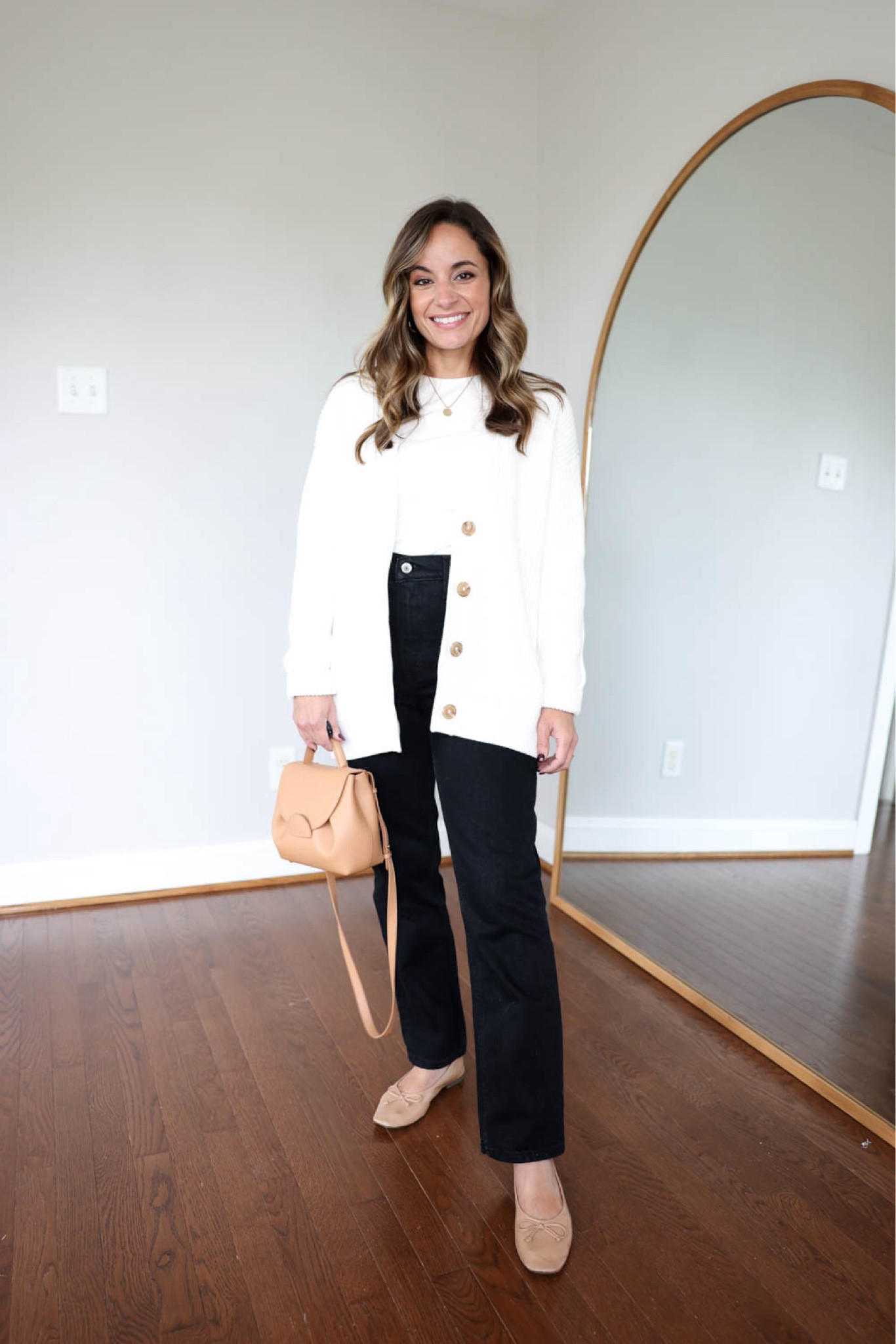 2024 fall casual capsule wardrobe series: black jeans! 

White cardigan (quince): xs  
White t-shirt (gap): xxs 
Black jeans (Abercrombie): 24 extra short also linking two other black jeans options  
Shoes are tts 
Bag is from Polene, the un nano in textured tan 

My measurements for reference: 4’10” 105lbs bust, waist, hips 32”, 24”, 35” size 5 shoe. 25” inseam measurement to my ankle bone.
