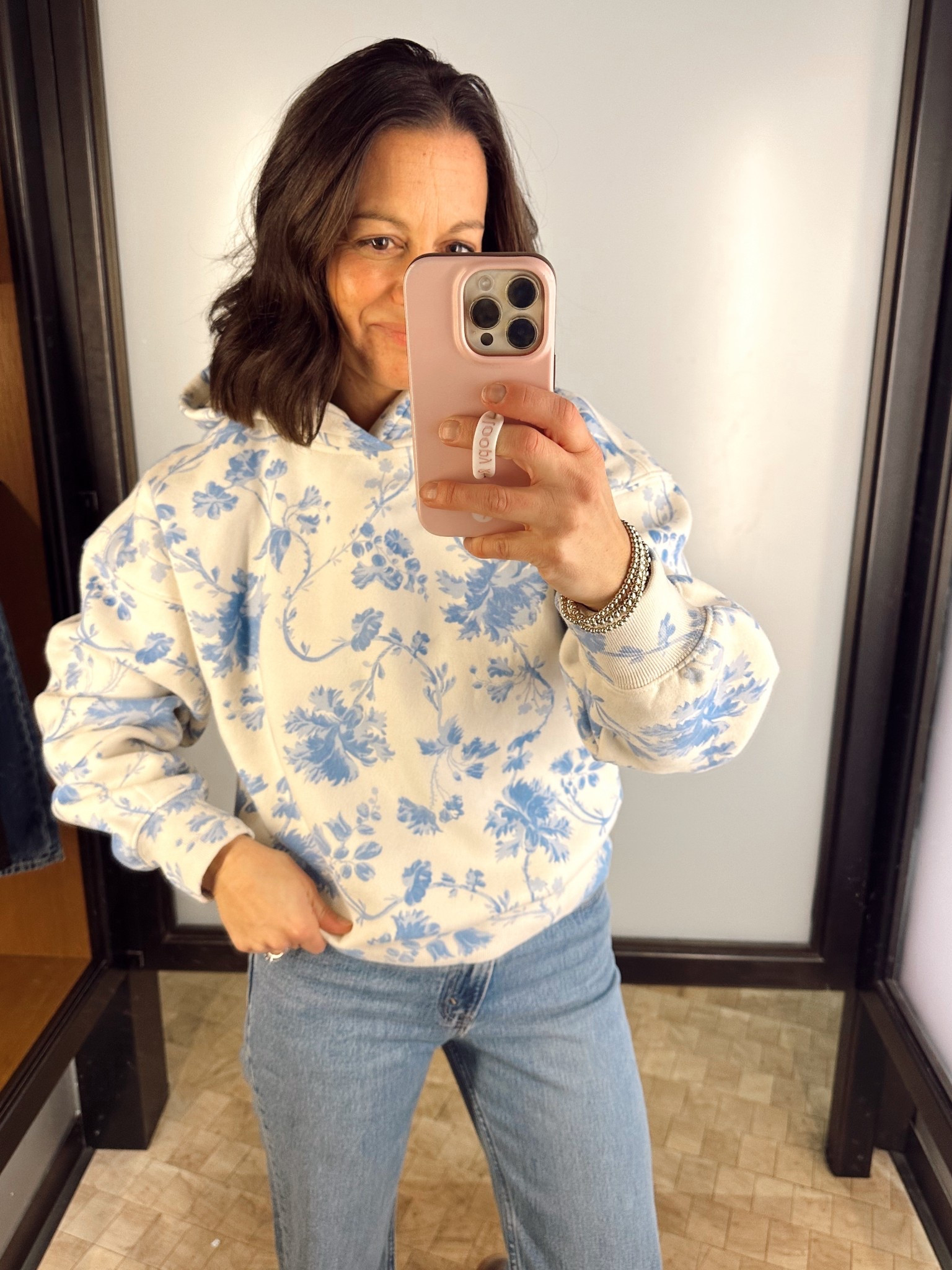 Abercrombie Sunday hoodie! Wearing my normal size small.



#LTKootd #LTKOver40 #LTKPetite