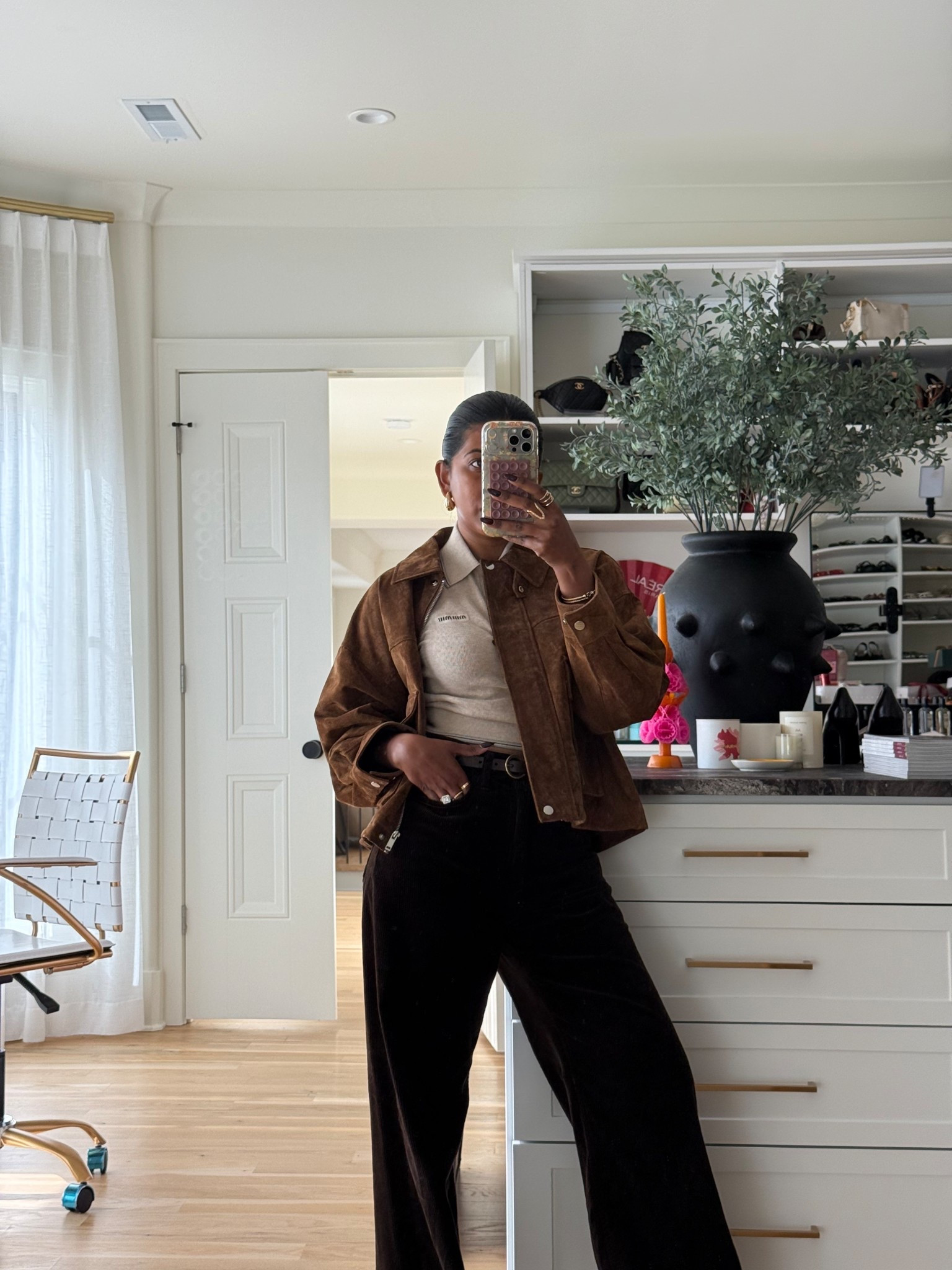 This suede bomber is so nice from Zara! 🤎

#LTKdayinmylife #LTKootd #LTKgrwm