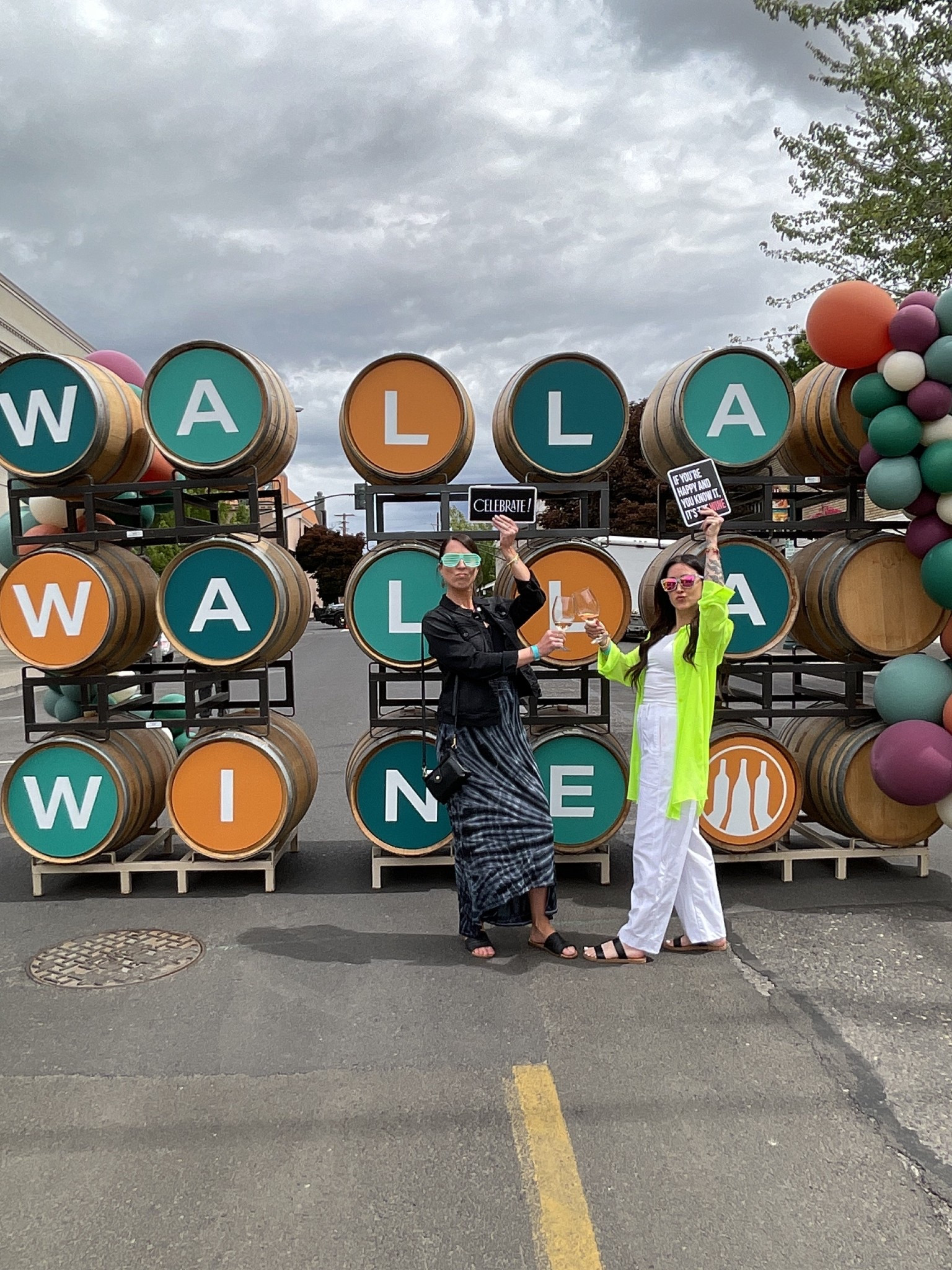 High waisted white linen pants with lime green mesh button up


#LTKFindsUnder50 #LTKSeasonal #LTKStyleTip