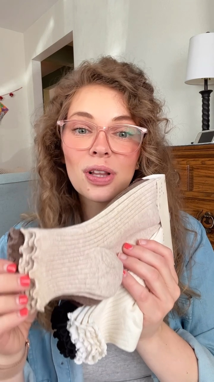 Random target order for some of my fav items!

These socks are perfect for fall, I go back to these underwear every time, and these bras are so so comfy! 