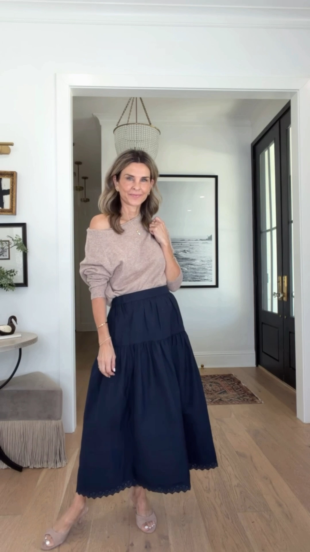 I’m 5’6’’ styling this cotton navy skirt for you several ways! Such a great versatile piece to 
bring with you into the fall.
-Navy cotton skirt size XS
-White Oxford button down size XS
-Square neck linen top size S
-Navy sweater vest size XS
-White cable knit cotton sweater size S
-Gray cashmere cable knit sweater size S
-White short sleeved tee size XS
-Brown cashmere off the shoulder top size S
@Quince  #QuincePartner