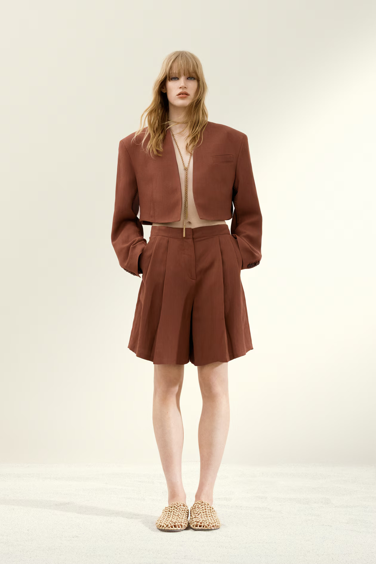 Cropped Linen-Blend Blazer - Brown - Ladies | H&M US | H&M (US + CA)
