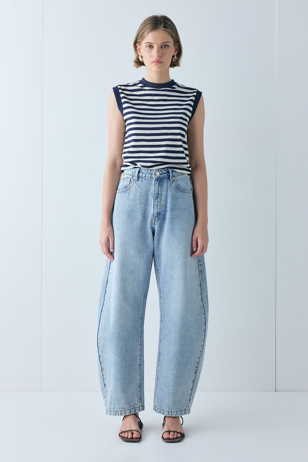 Sami Barrel Denim Jeans Washed Blue | VRG Grl