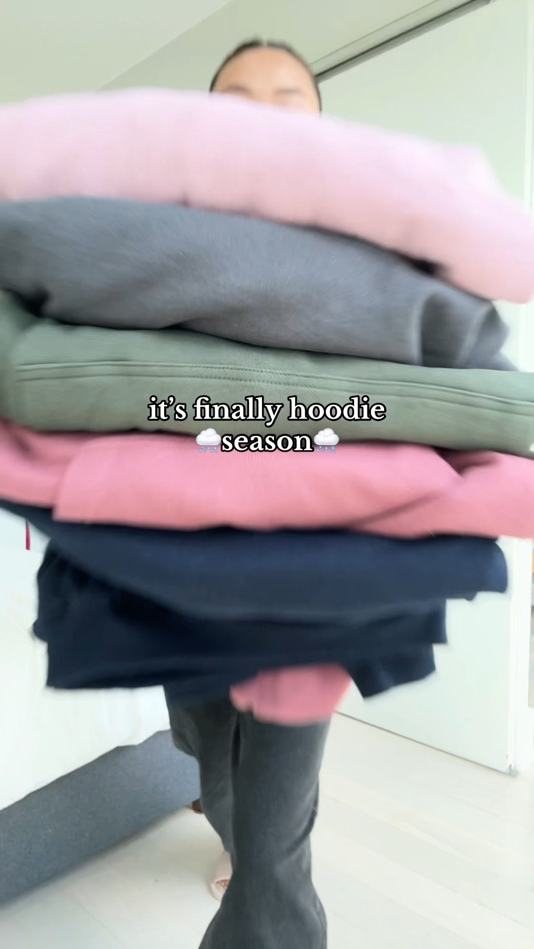 Hoodie outfits!

(grey jeans are edikted, and the green and reddish hoodie are from a brand called scuffers!!) 