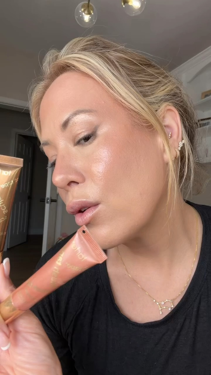 No filter glow from my favorite Tarte Blush and Bronzer 💕✨☺️

#LTKBeauty #LTKgrwm