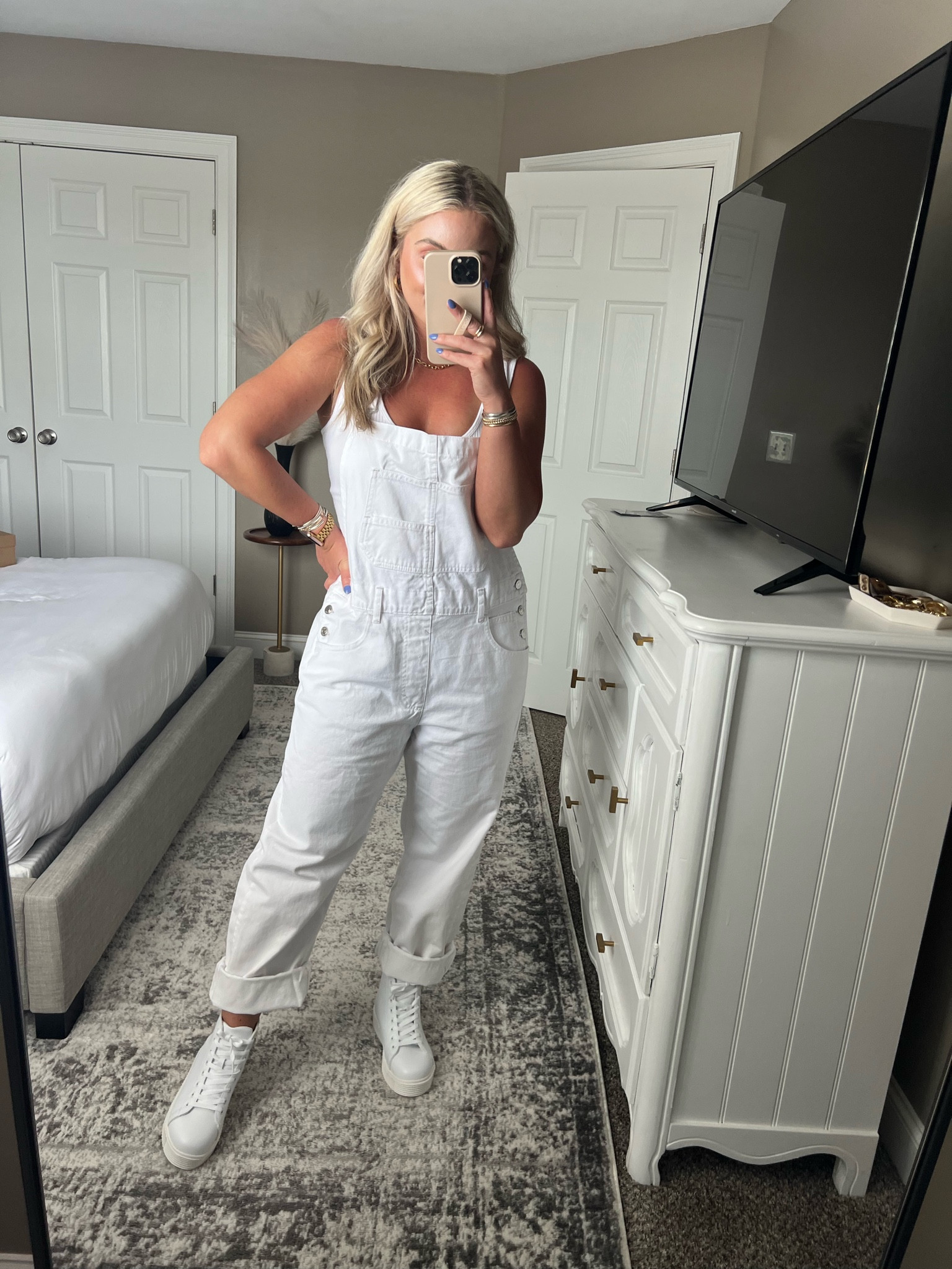 OBSESSED with these overalls!! So comfy & flattering! 
Overalls: medium (run oversized) 
Sneakers: 8 (normally a 7.5, only come in while sizes & the 8 fits great) 

#LTKSeasonal #LTKunder100 #LTKshoecrush