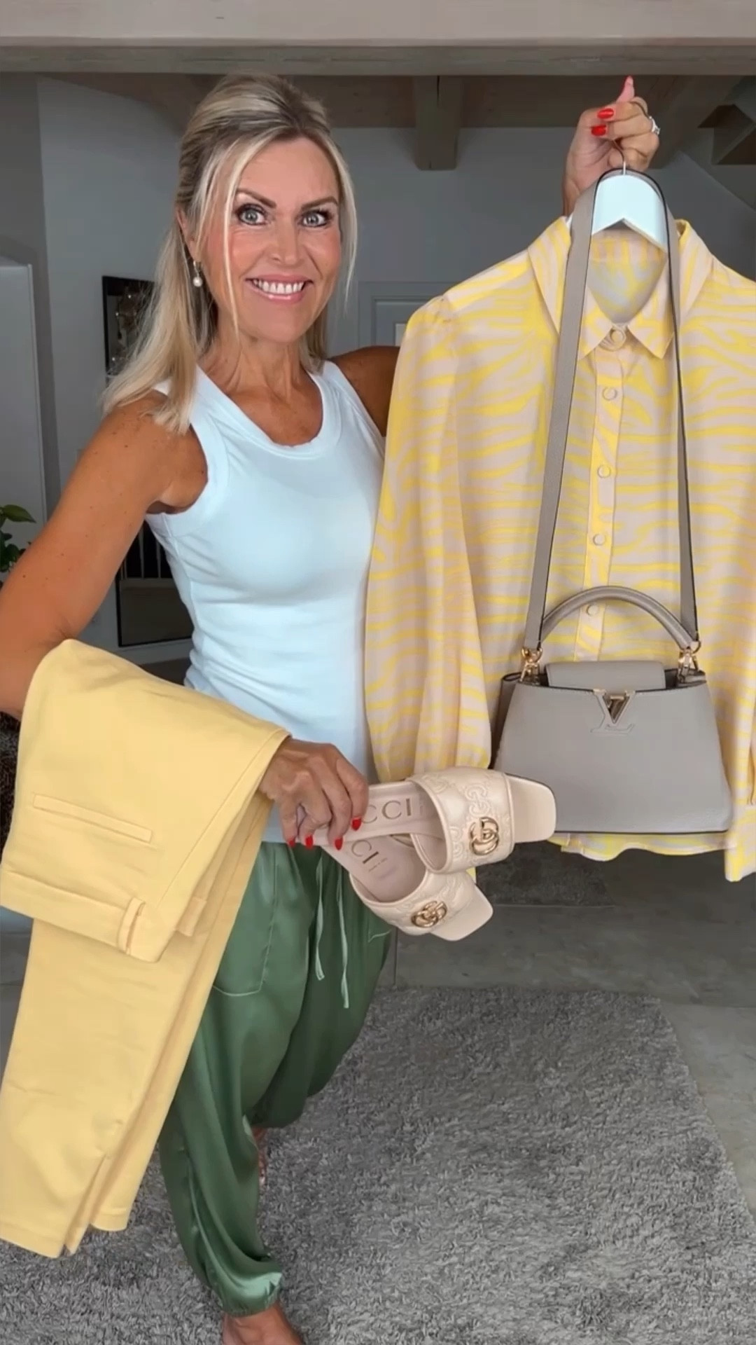 Bluse💛 & Top🤍 grüne Joggpants 💚 @evalessofficial ‼️25% CODE: „marti25“ 

#LTKunder50 #LTKeurope #LTKstyletip