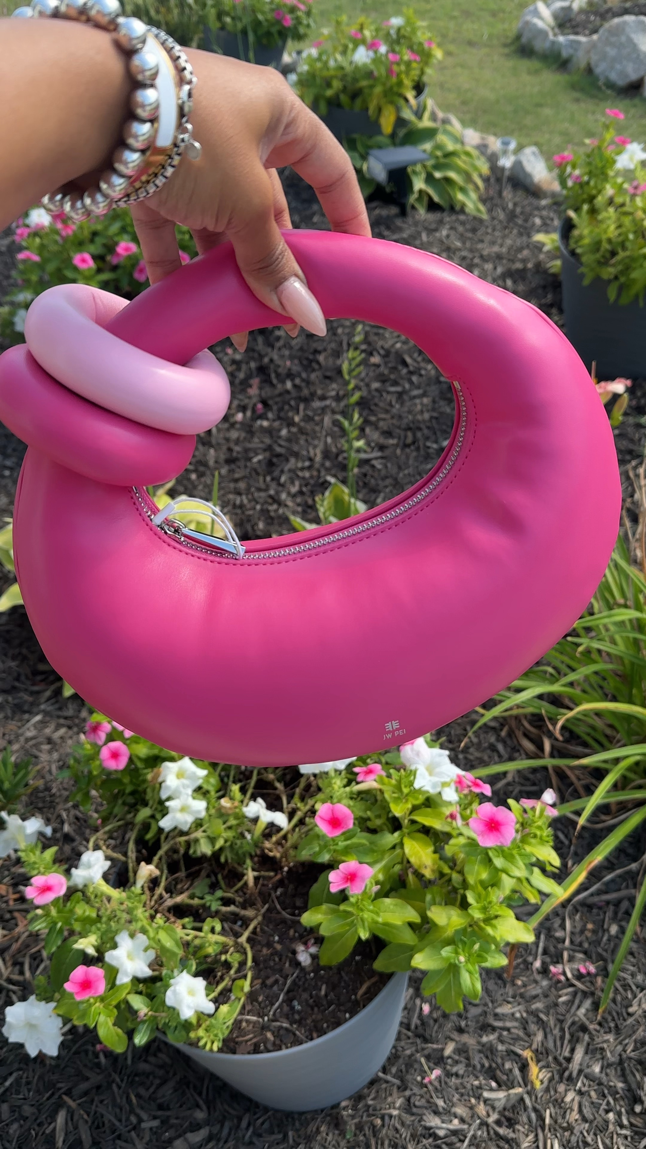 Alternative Bag To Wear with Pink Skirt 💕
JwPei 