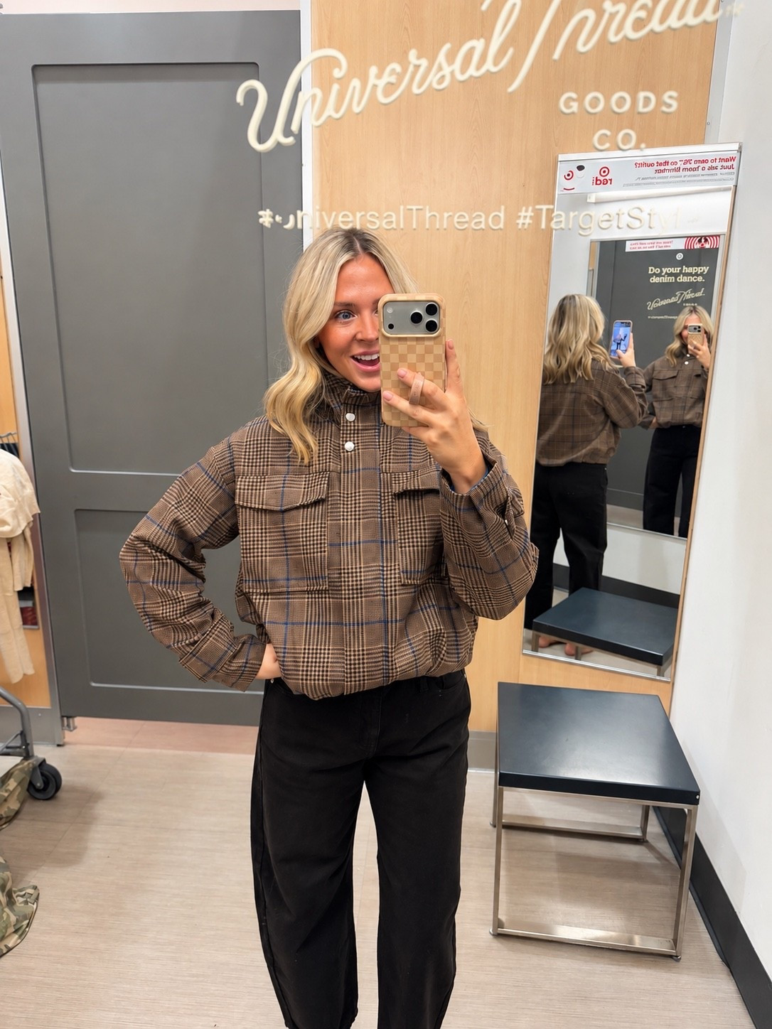 The most beautiful jacket 😍🤎💙 love the brown/blue combo. Wearing a size small