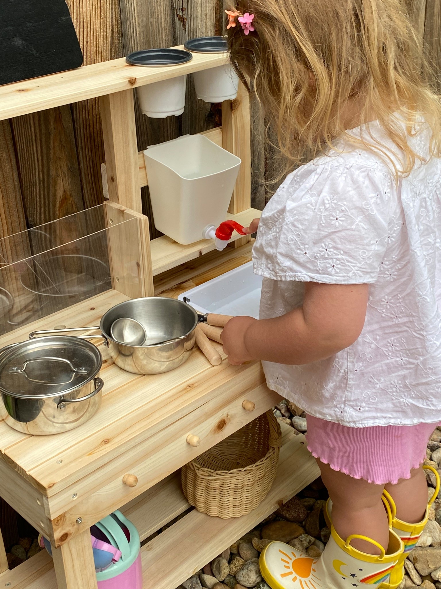 The perfect outdoor kitchen to enjoy this summer with your kids ✨💕🥕🌿 

#outdoortoys
#outdoor 
#toddlertoys

#LTKSummerEdit #LTKFamily #LTKKids