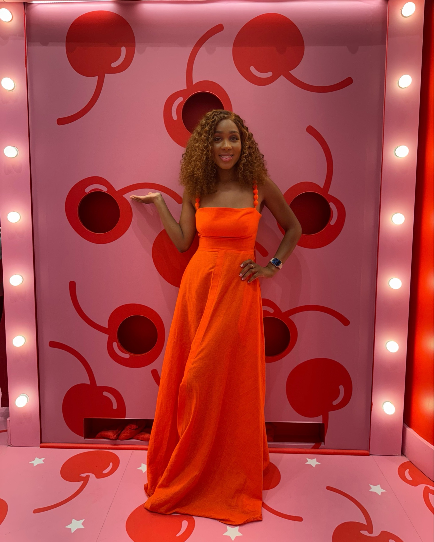 I love supporting Nigerian businesses 🇳🇪 
this dress is from a company called Knafe - their pieces always feels personal and fits so beautifully 🧡

