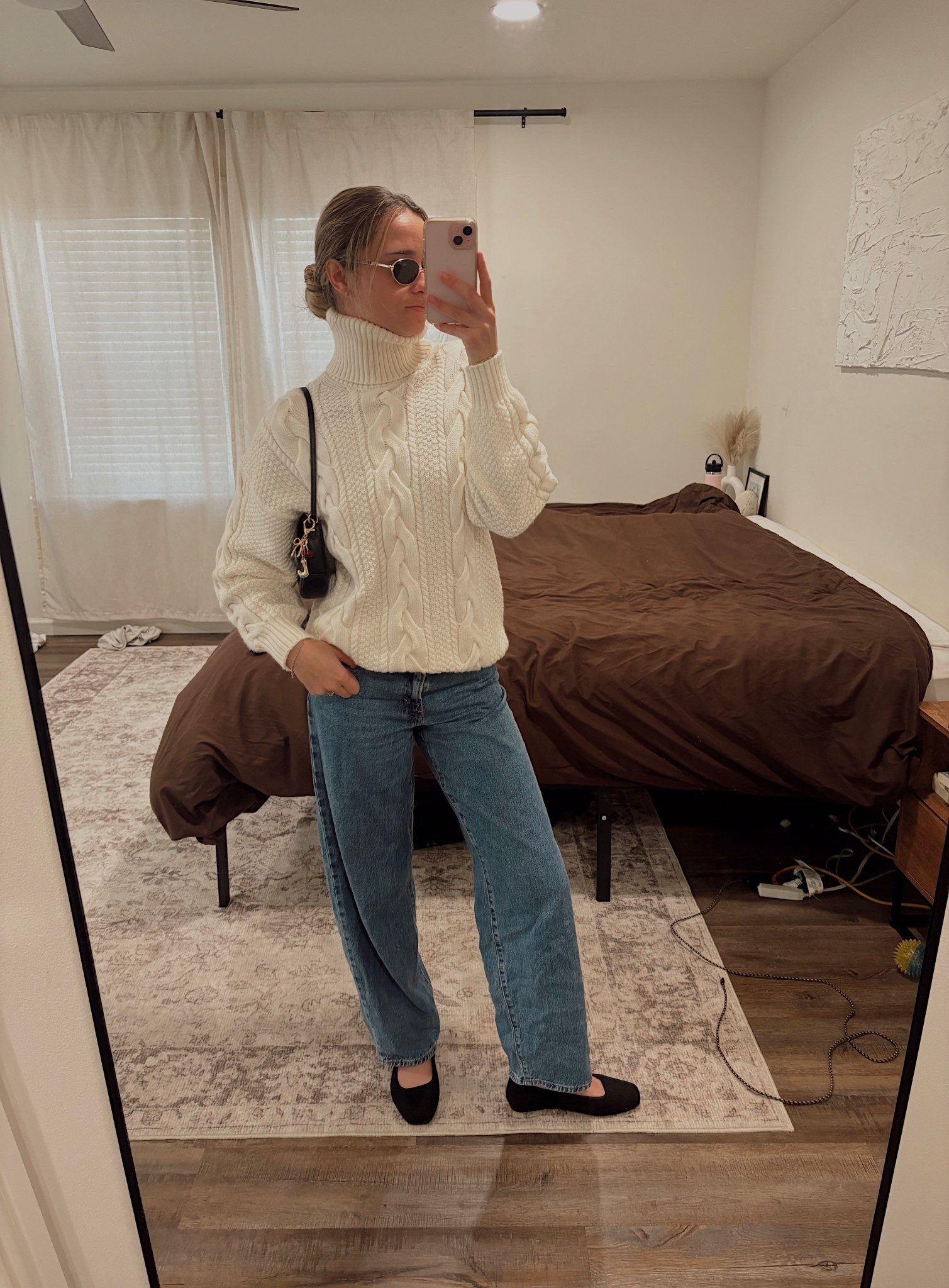 Pinterest-inspired neutrals 🤍
Aritzia sweater, classic Levi’s, minimalist Amazon flats, and a Coach bag simple, timeless, chic.

Also great to wear to the office 
