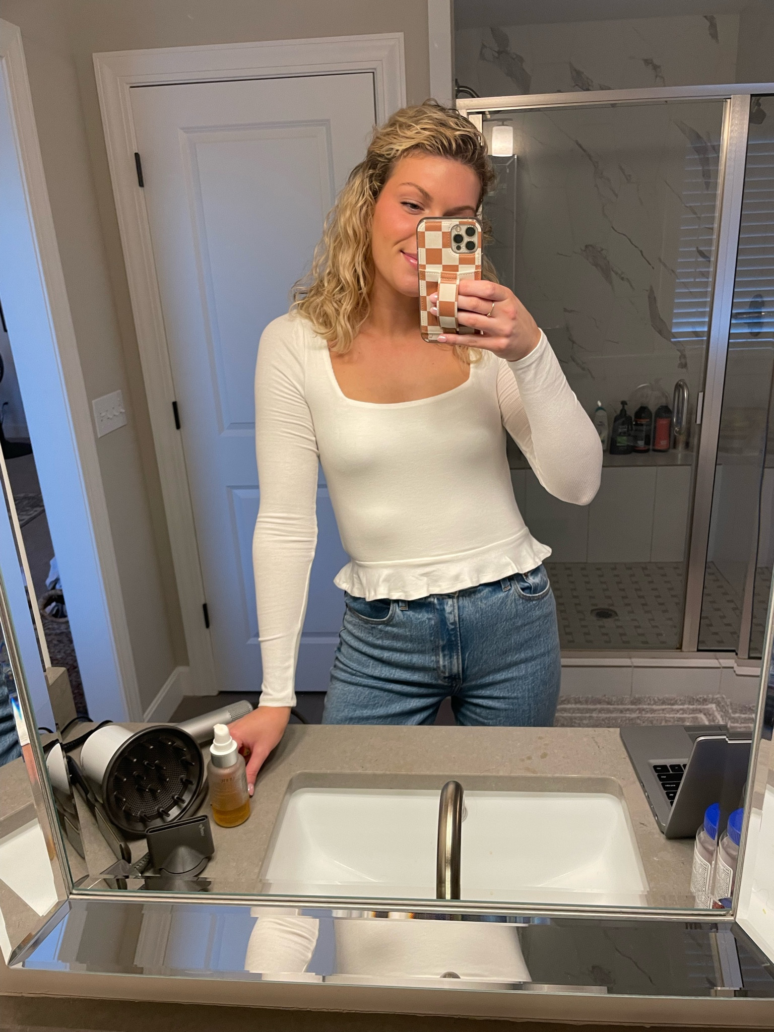 Date night outfit. Abercrombie jeans - TTS revolve top - size small 

#LTKFind