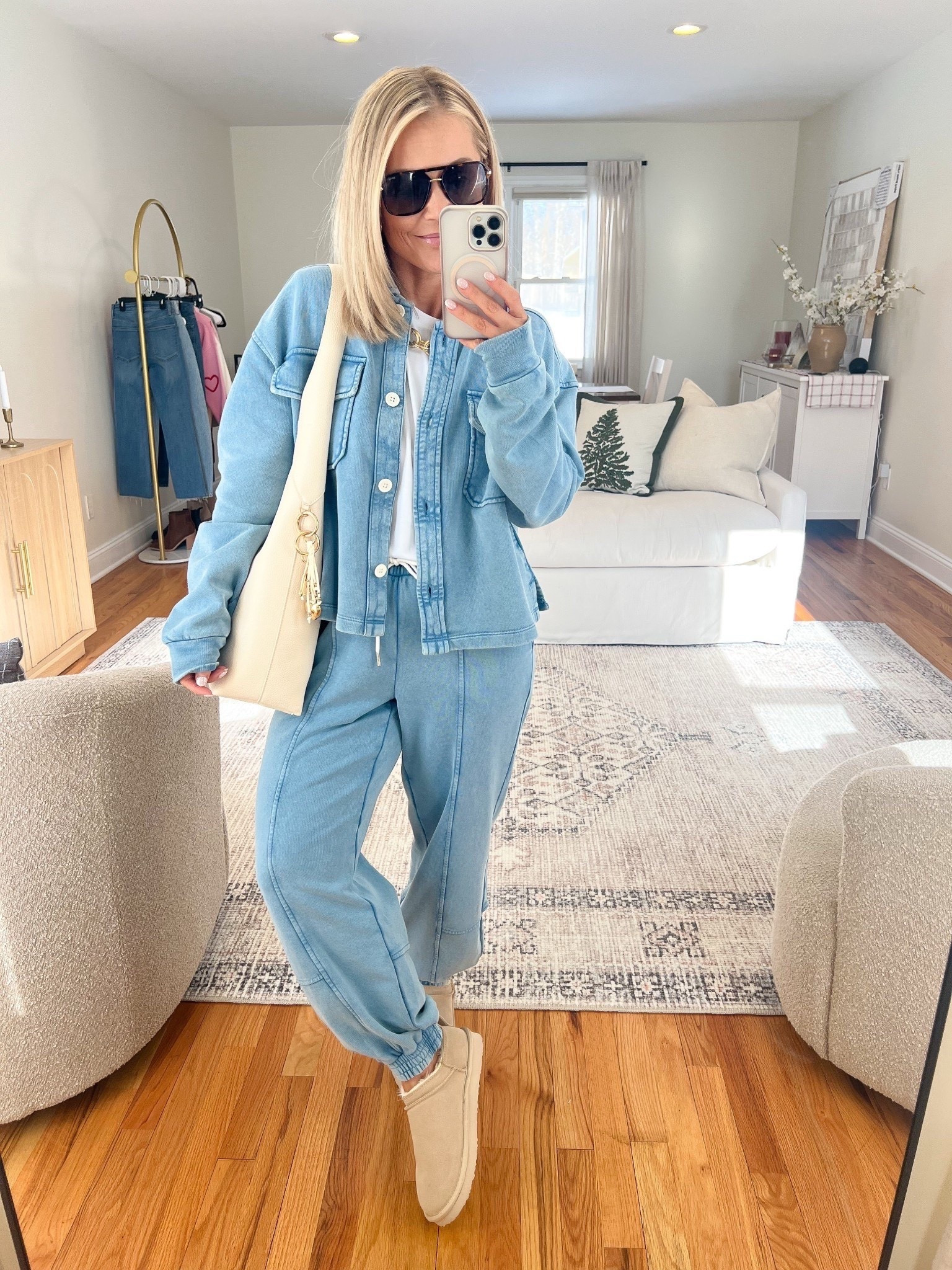 Looks like a denim set but it’s actually sweat pant material. I’ve never heard something call my name so loud! Lol & you can totally mix and match the pieces. The top would look so cute paired with dark denim. Comes in  petite sizing!!


Matching set, sweatpants, petite style, midsize fashion, spring outfit, casual style, cozy style, comfy set 

#LTKootd #LTKSeasonal