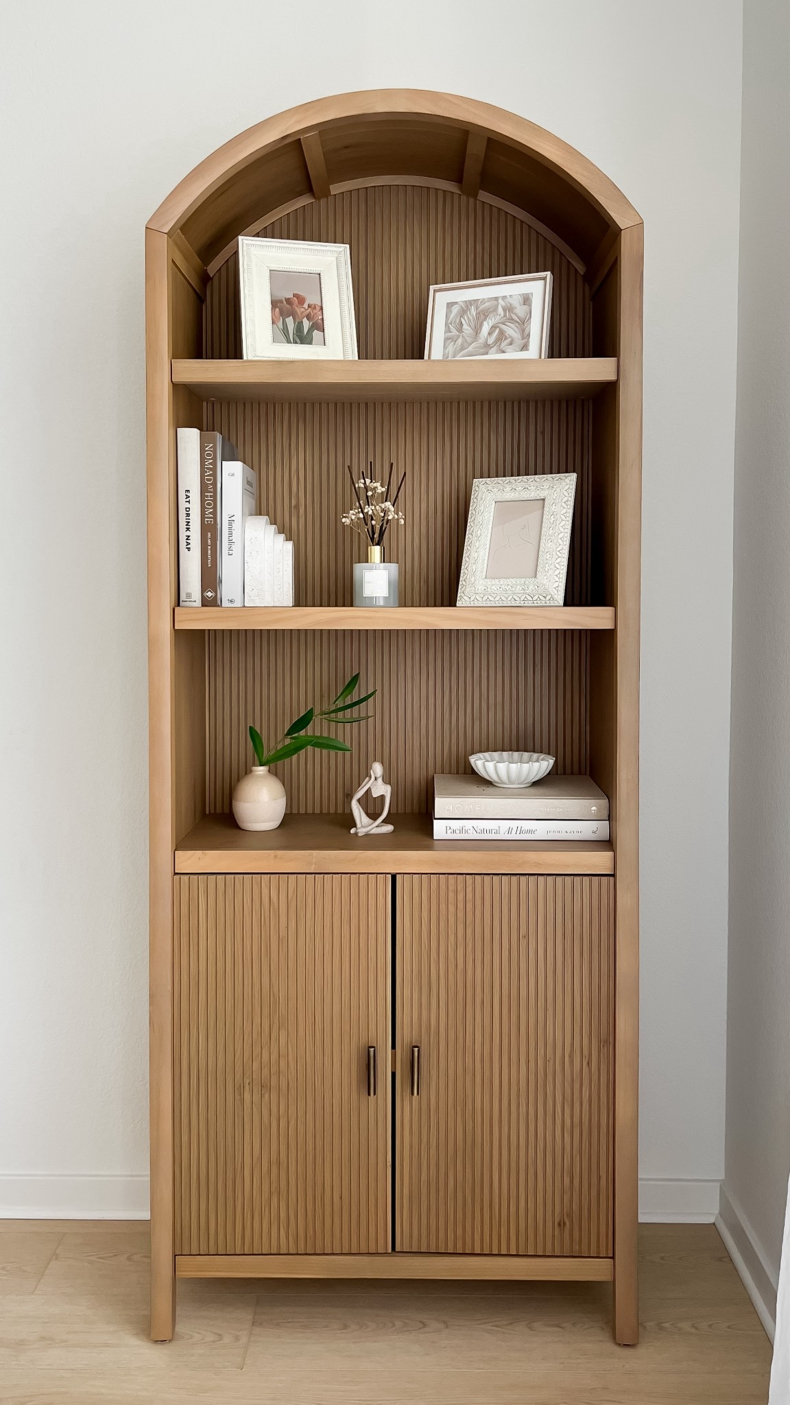 bookcase styling, bookcase decor, arched bookcase, arch bookcase, neutral home decor, neutral decor, amazon decor, amazon home decor, amazon home decor finds, amazon decor finds, amazon finds, target decor, target home decor, target finds, target home finds, neutral coffee table books, marble bookends, reed diffuser

#LTKStyleTip

#LTKFindsUnder100 #LTKFindsUnder50 #LTKHome