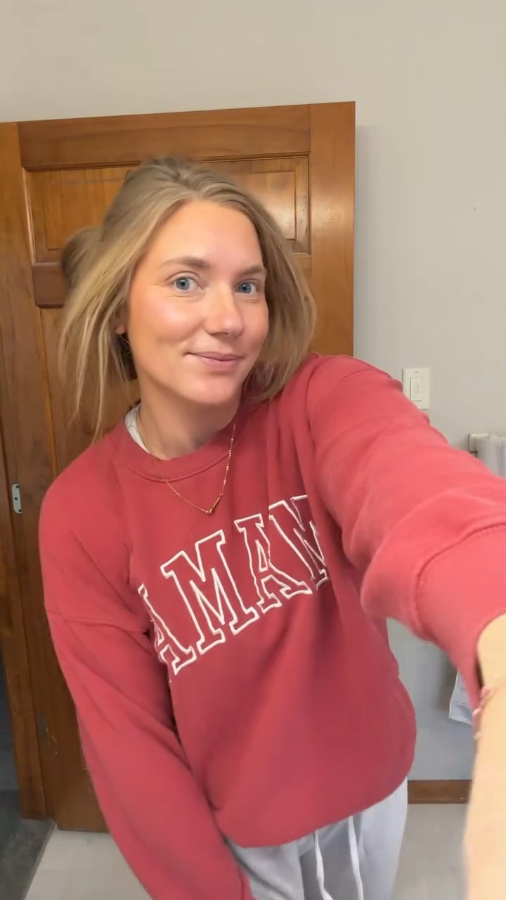 Just a little GRWM to stay home today 🫶 It’s usually co-op day, but one of the kiddos isn’t feeling great so we’re laying low. Still got ready because it helps me feel human 😅
#momlife #grwm #realisticmomlife #sahmlife #stayathomemom

#LTKgrwm #LTKmomlife #LTKmorningroutine