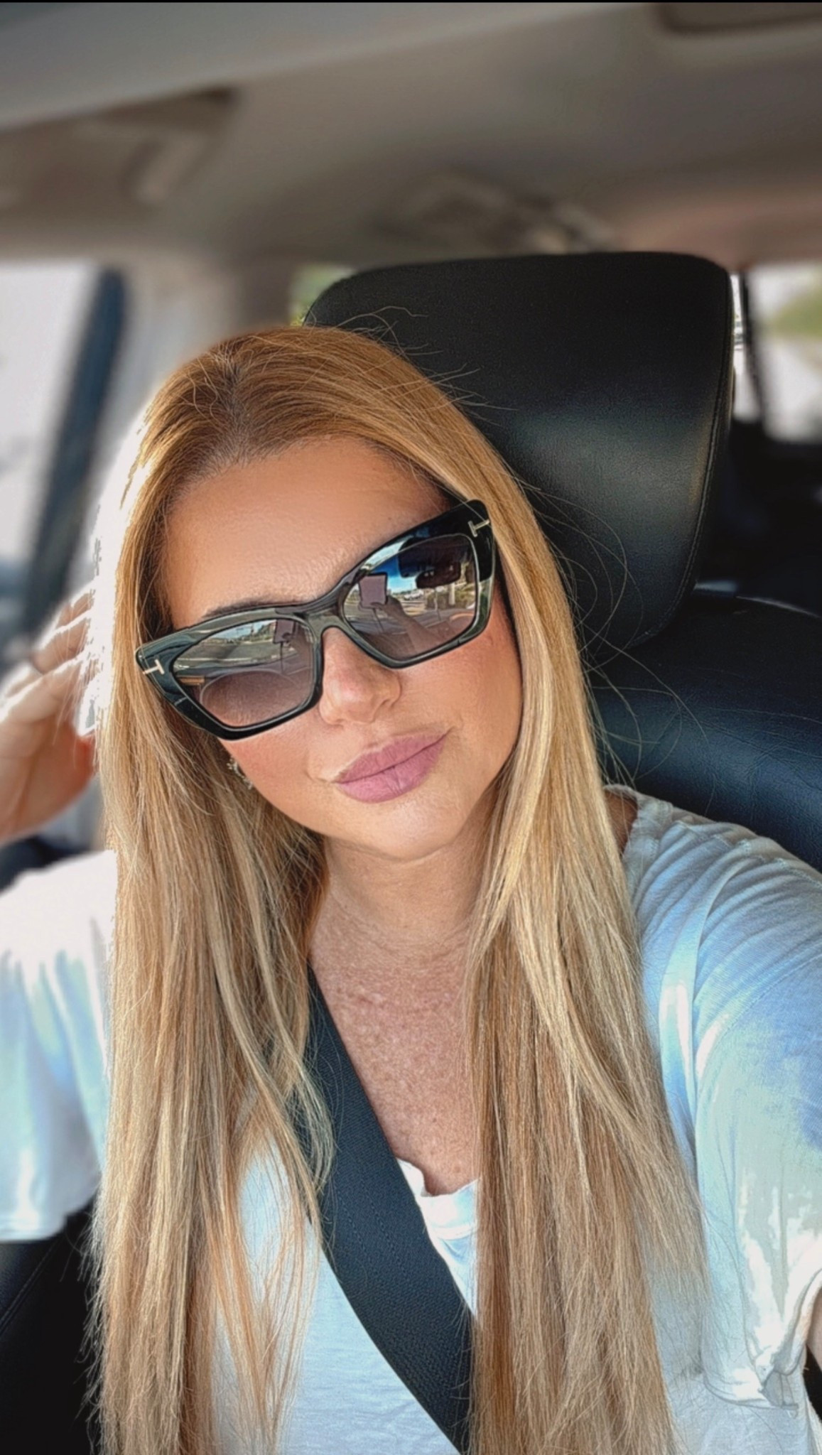 The sunglasses that instantly elevate any look 🖤✨

These are the kind of sunglasses that make everything look more put together… even on the simplest days. So flattering, so chic, and truly one of those pieces that gives effortless luxury energy.

I’ve been reaching for these nonstop — they frame the face beautifully and instantly upgrade any outfit 🤍

If you’re looking for that one statement accessory that does it all… this is it ✨

Everything is linked in my LTK 🖤

XOXO,
Ana Randall 💗

#LTKmomlife #LTKOver40 #LTKMothersDay