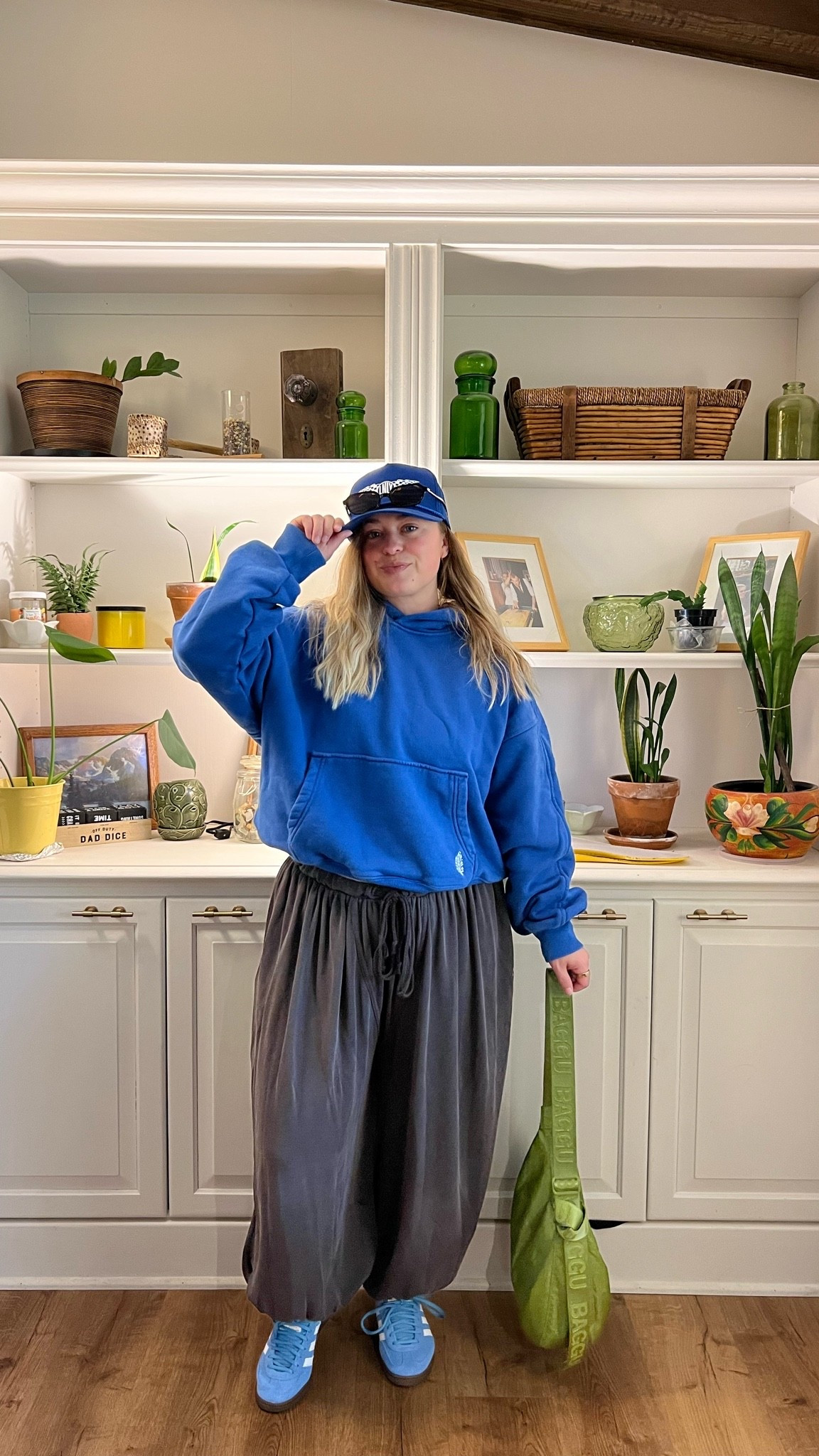 Midsize baggy outfit. Hoodie size small. Pants size medium. Baggy style. Oversized looks. Cool mom outfits. Midsize outfits.

#LTKootd #LTKMidsize #LTKmomlife