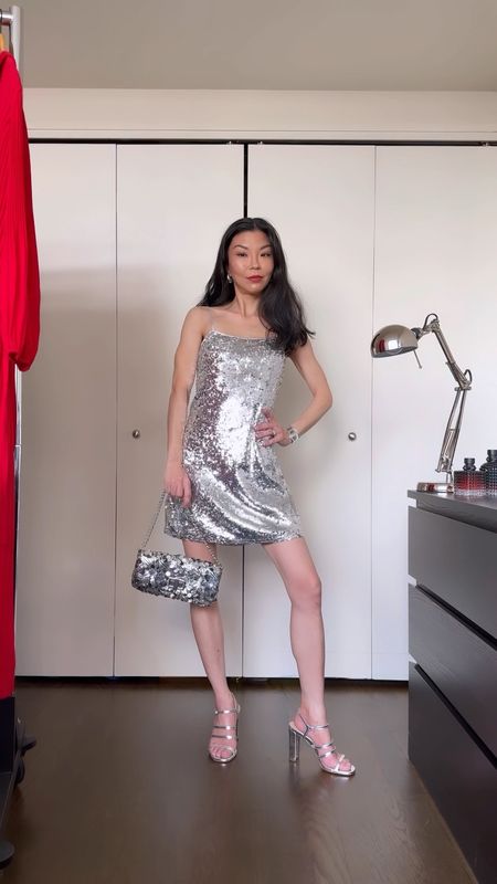Sequined mini dress styled in 5 ways ✨
Which look is your favorite? 🪩♥️ @hm
#sequineddress #silverdress #partyseason #partydress #fashionreel #outfitinspo #HMxMe #holidayoutfits 

#LTKHoliday #LTKVideo #LTKSeasonal