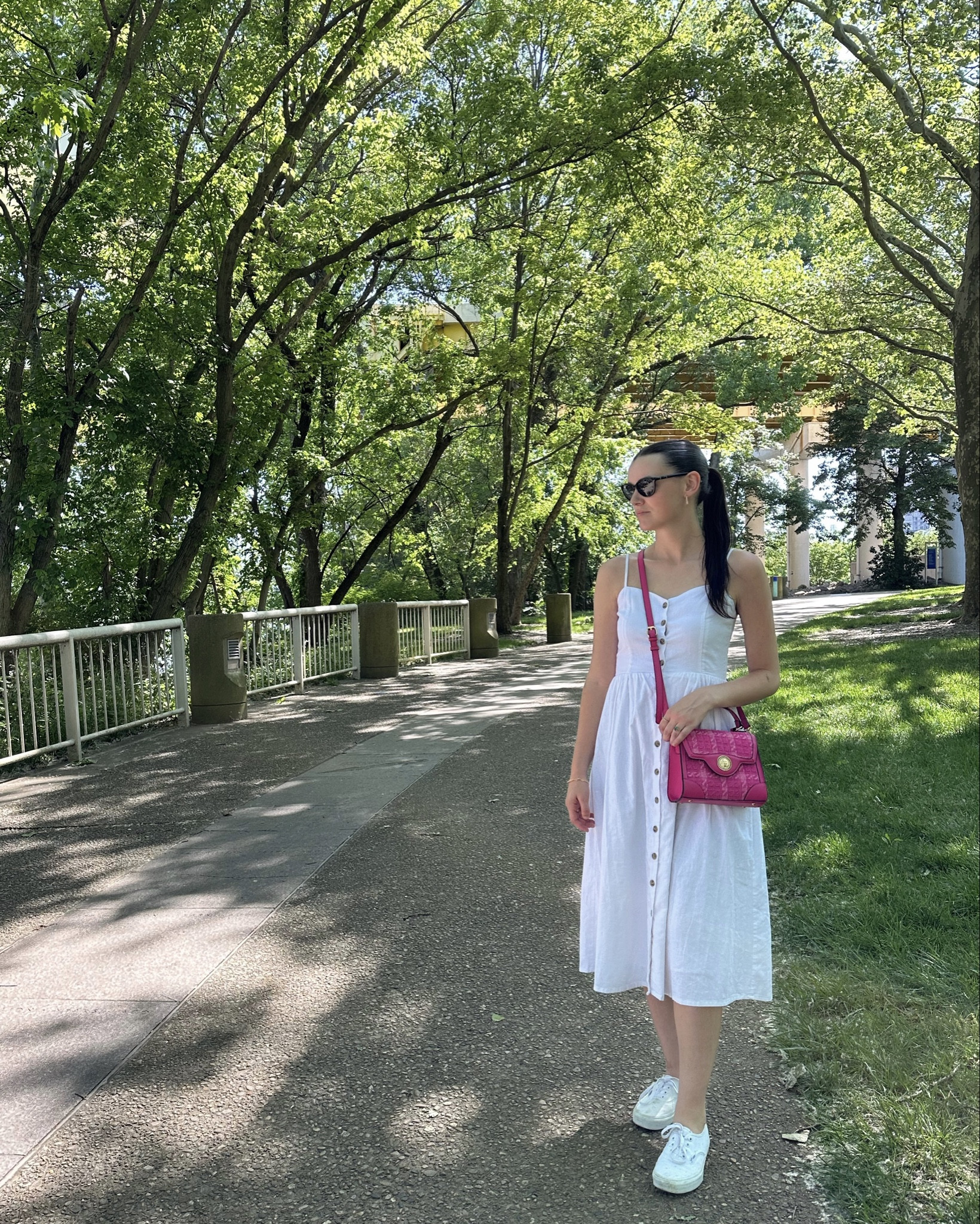 white dresses for summer 🤍

Dress - H&M
Shoes - Vans “Authentic” White
Sunglasses - Ray Ban 
Bag - Aldo 