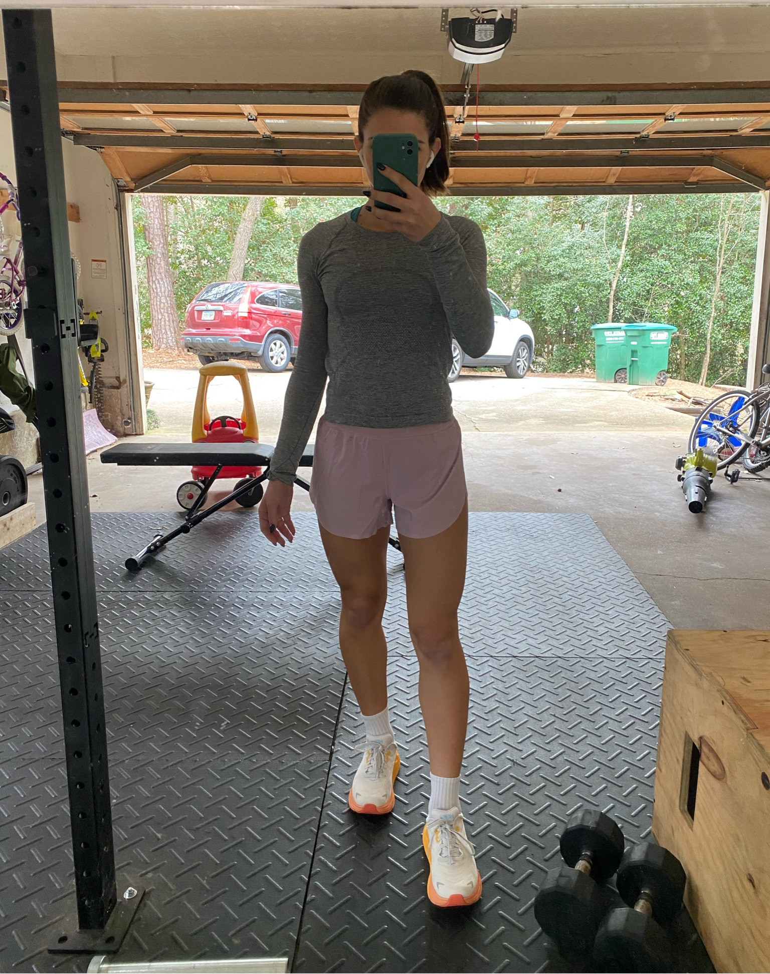 Running staples
Wearing a size 4 in the top
Wearing a size 6 in the shorts 

#LTKfit