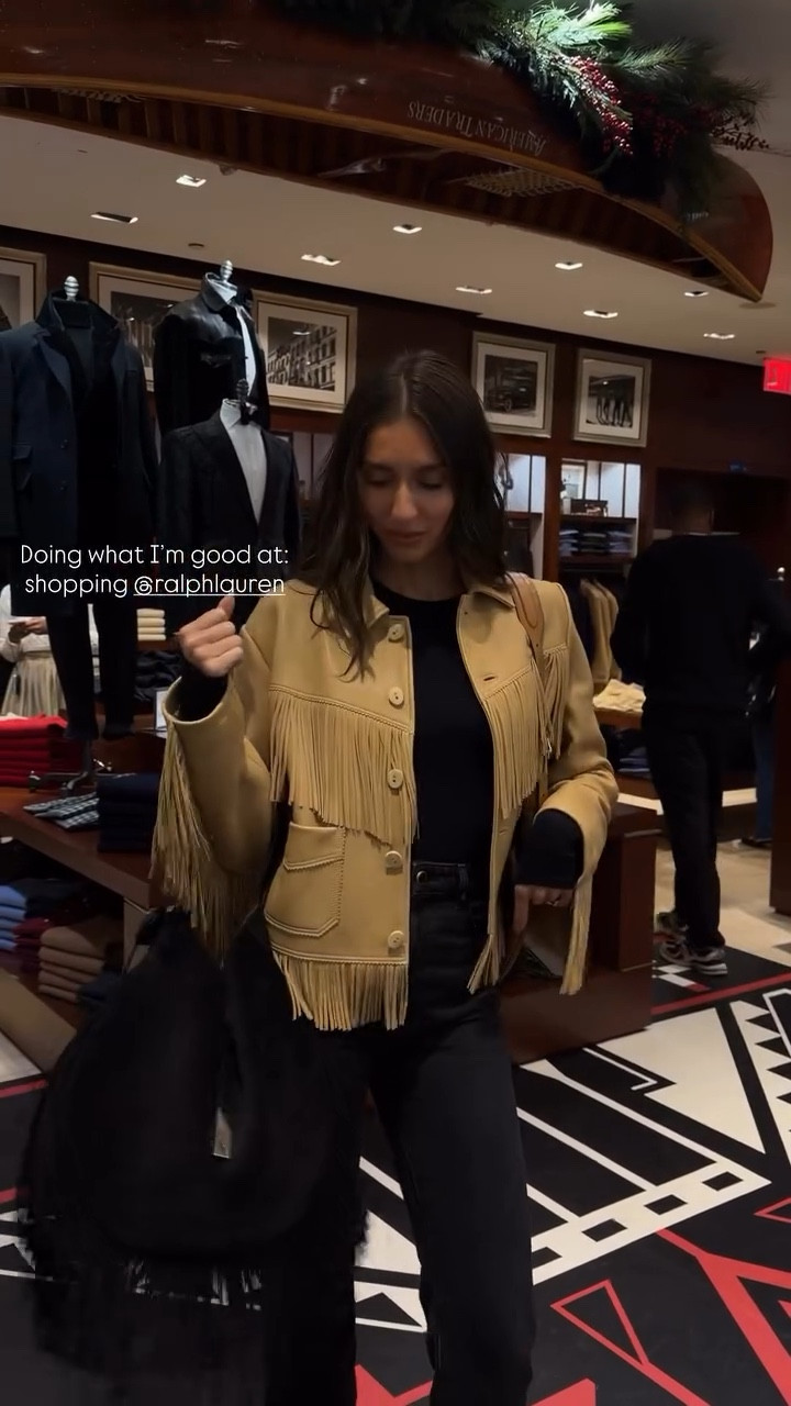 Back in NYC and first stop is the Ralph Lauren store 🖤