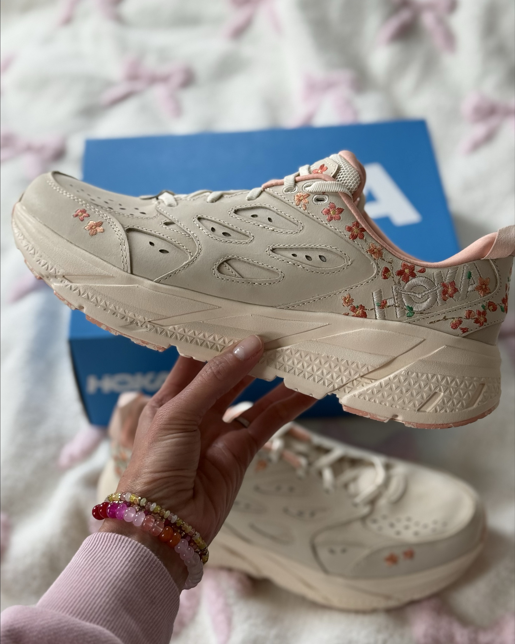 The spring treat my feet definitely needed!!! 🌺🌸 These Hoka sneakers are the most comfortable sneakers that I own and maybe the most stylish!! Win-win for my 👣



#LTKSeasonal #LTKStyleTip #LTKShoeCrush