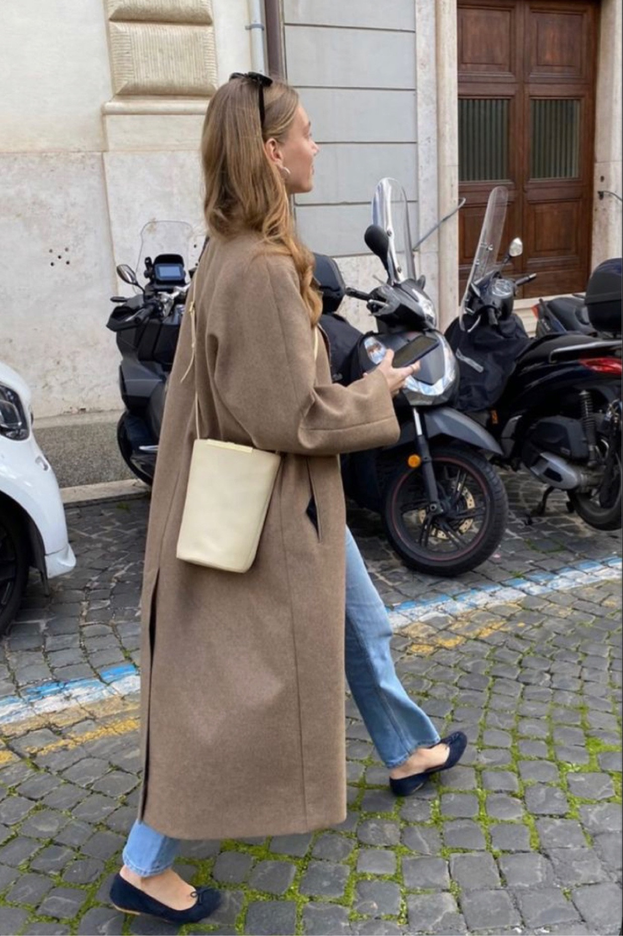 I need this coat! Parisien Look on thé Go | Shop similar & accordable items to get this look in a few clicks



• Over-Sized Coat
• Ballet Flats 
• Denim 
• Ivory Bucket Bag

 #Frenchstyle #paris #parisien #neutrals #streetstyle #daytoday #oversizedcoat 

#LTKeurope #LTKSeasonal