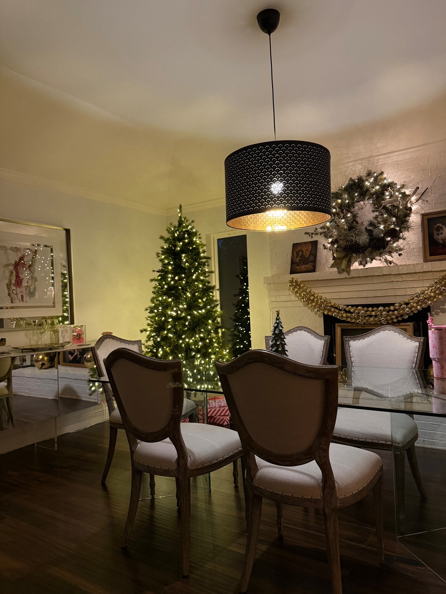 Yet to be decorated … and for now the mantle is just keeping the decor untangled … but wow the Christmas magic is on its way!
Hobby Lobby for the win 🌲 ✨ 


#LTKHome #LTKHoliday