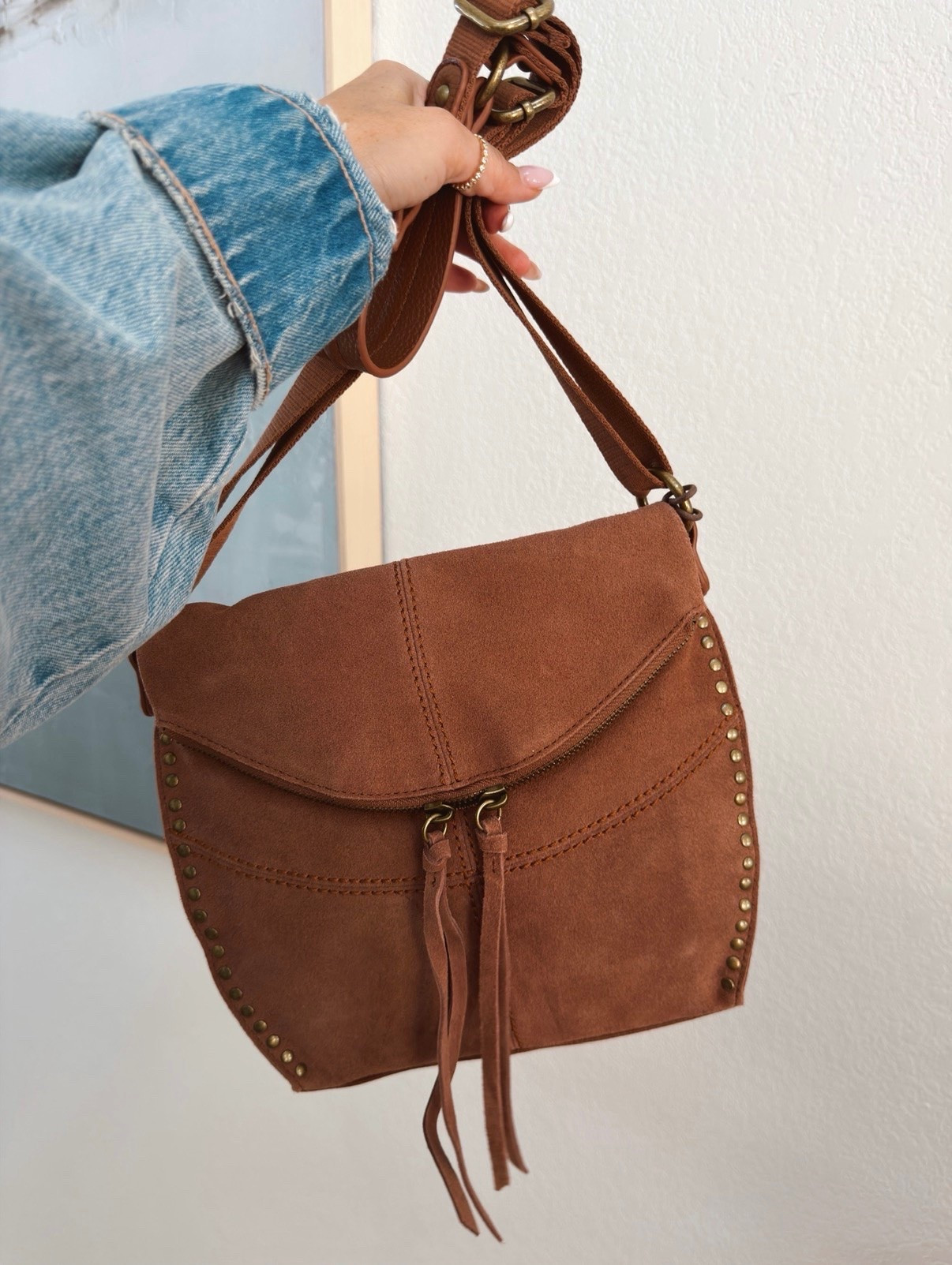I found the perfect fall bag for all my boho babes! Love the studs and fringe details 🤩