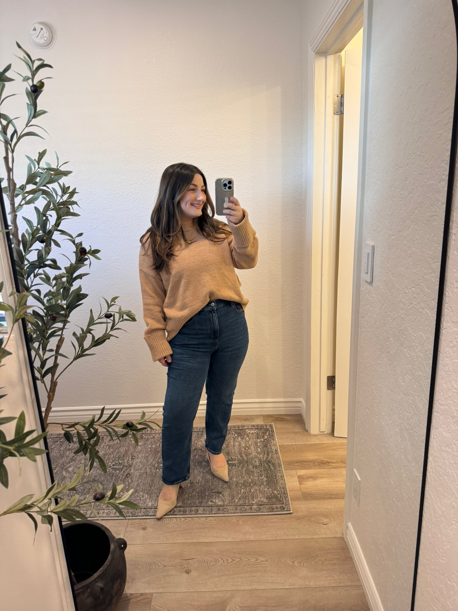 Petite friendly fall outfit! 

SOFTEST sweater size small 
Jeans size 29 short 
Kitten heels run tts 


#LTKSeasonal #LTKStyleTip #LTKFindsUnder50