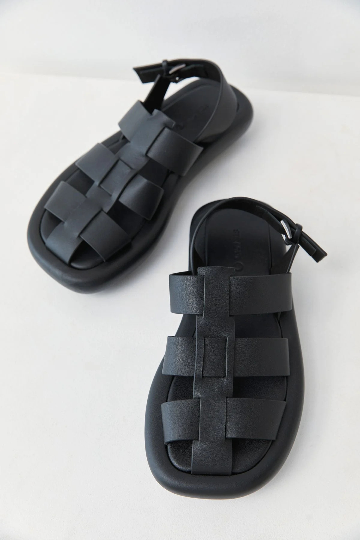 Fisherman Flatform Sandal - Black | St. Agni