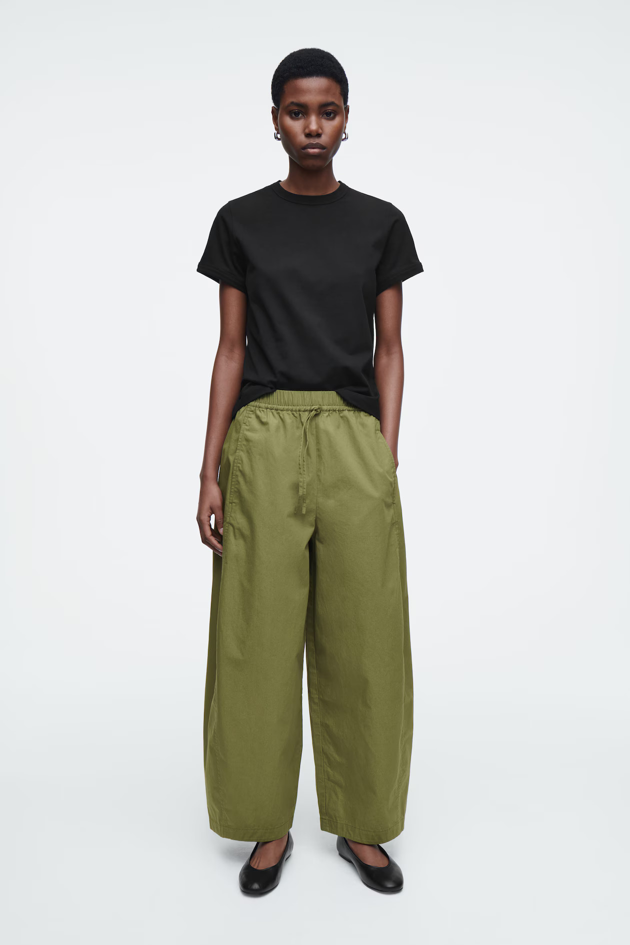 ELASTICATED BARREL-LEG TROUSERS - KHAKI | COS UK
