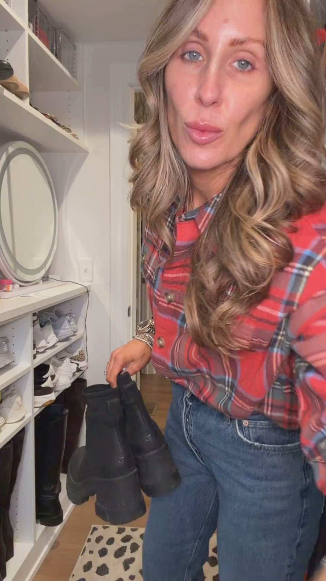 Today's ootd, festive flannel, fall and winter outfit inspo, easy outfit, casual outfit, themominstyle

#LTKmomlife #LTKootd #LTKSeasonal