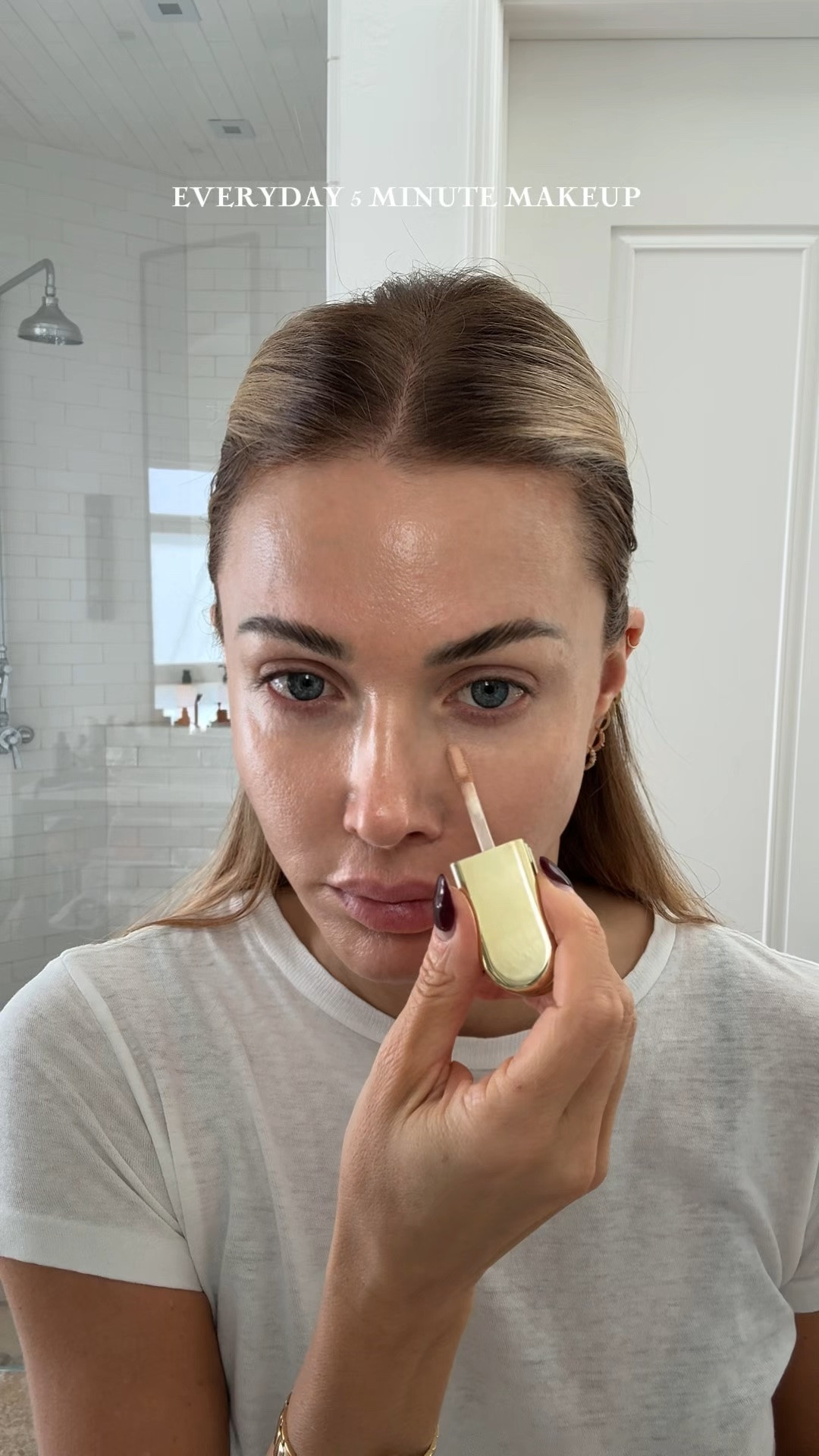 5 minute makeup 🤍

Sarah Creal concealer: 1.5 
Nars powder blush in dominant
Tower 28 cream blush in beach please 
Laura Mercier eyeshadow in caramel 
Fara homidi lip liner in faun