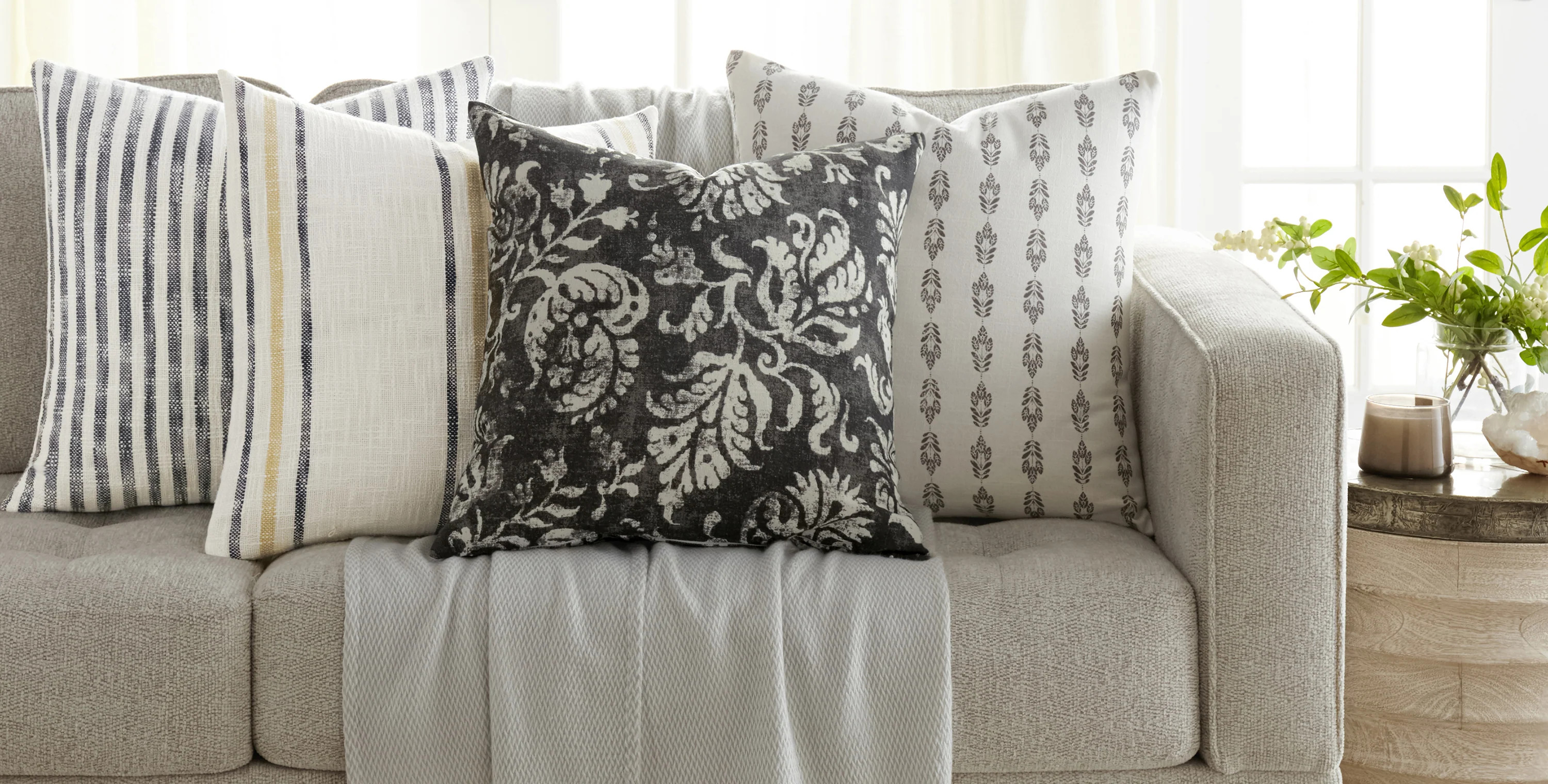 Buy Chunky Knit Blankets online at LINENS & HUTCH | Linens and Hutch