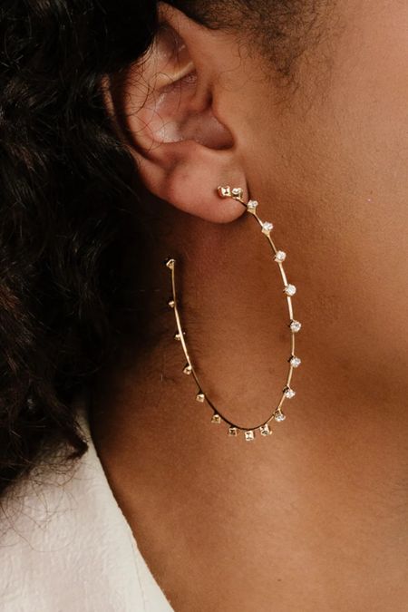 Love these hoop earrings 🤍
