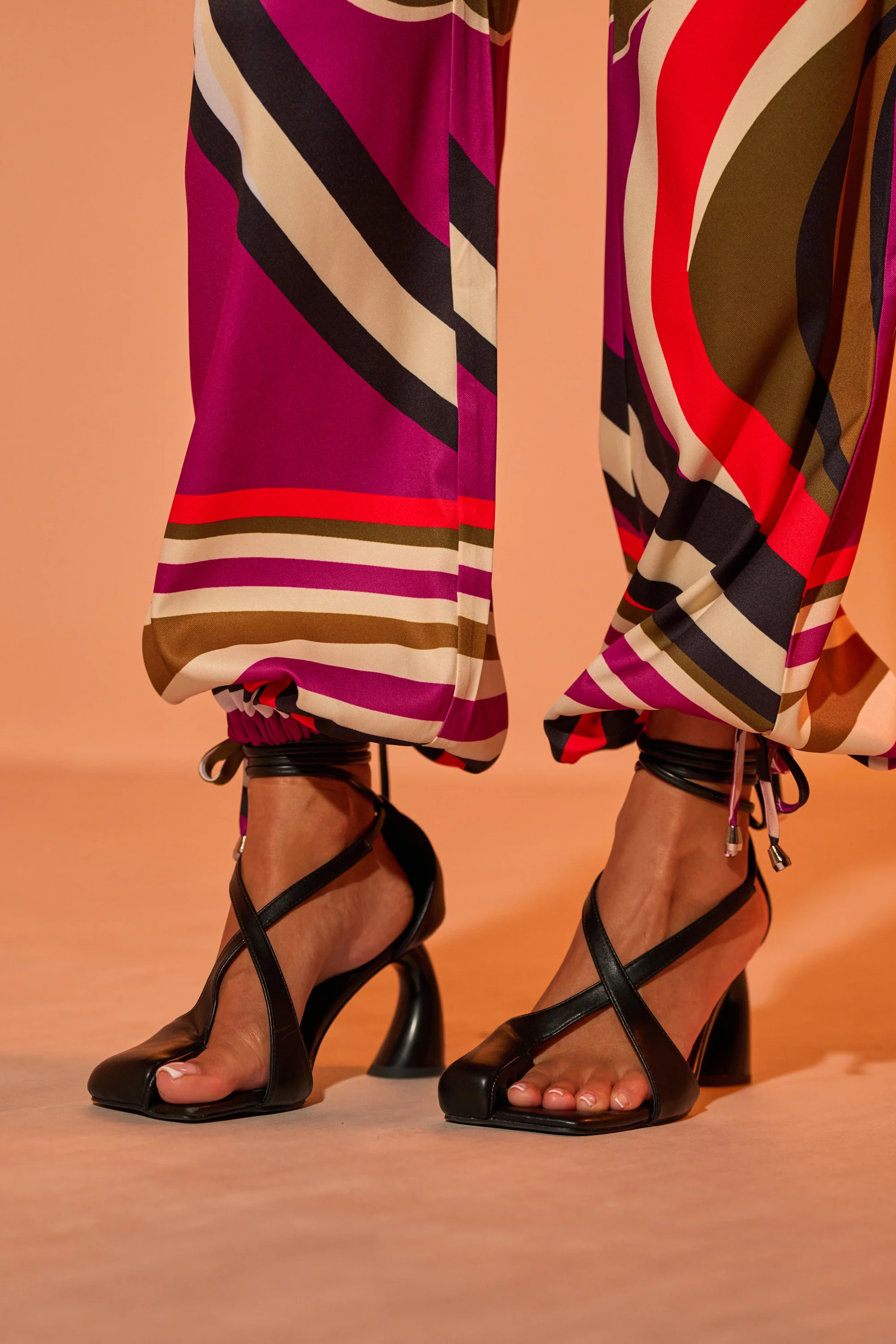 AZALEA WANG BUIKY BLACK PUMP | AKIRA