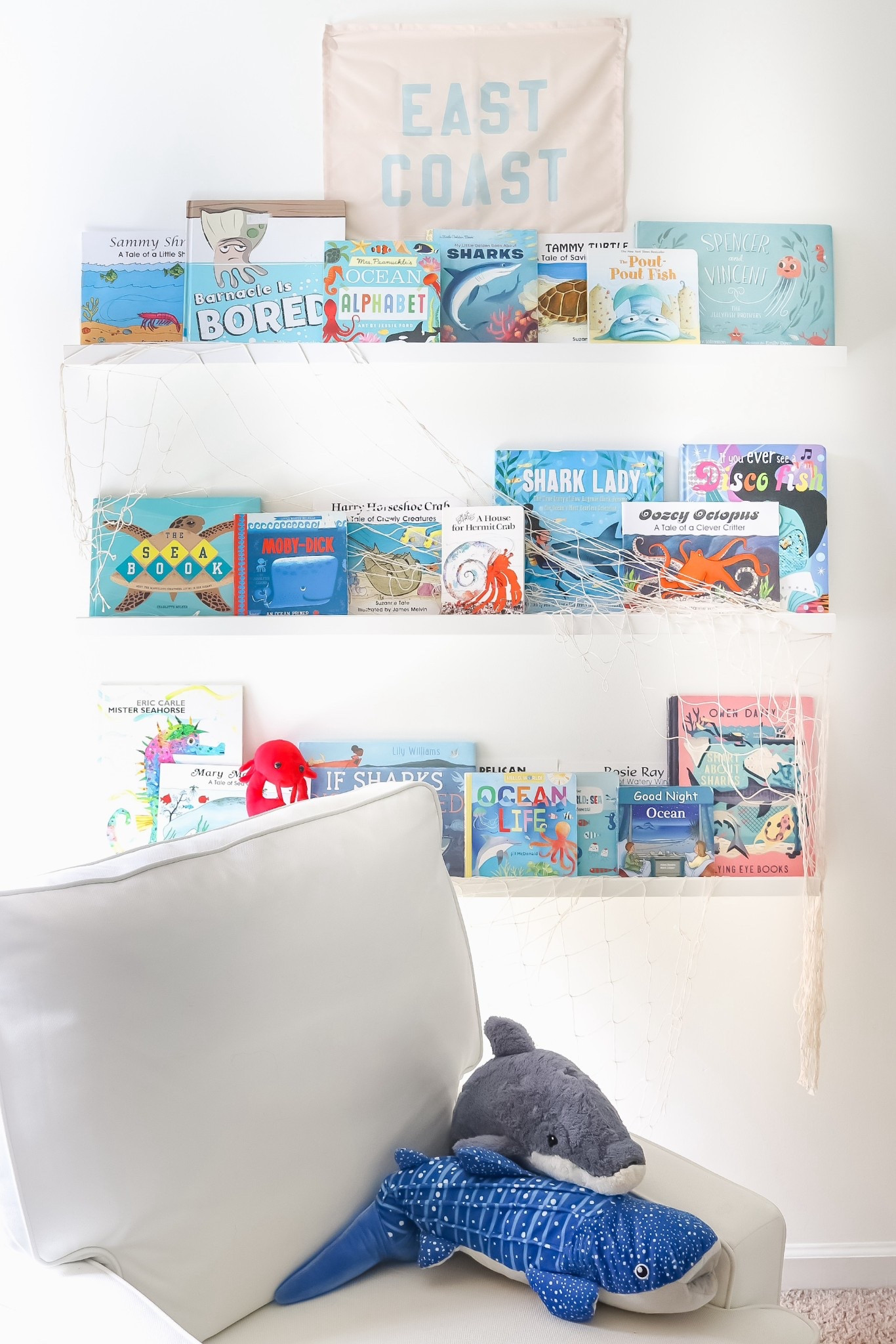 Ocean Books for Kids

Children’s books / board books / ocean animals / summer reading / bookshelf / kids books / book nook 

#LTKKids #LTKSeasonal