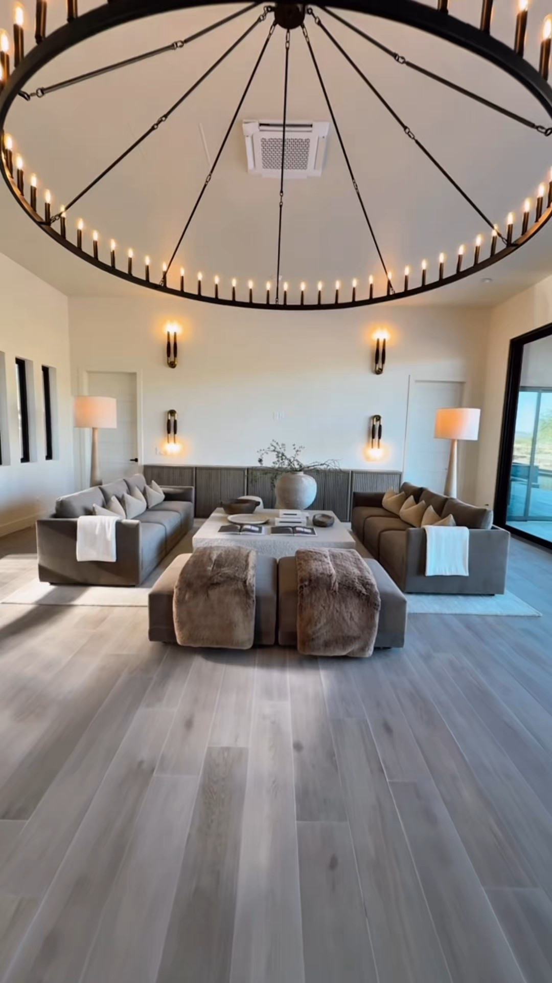 Proof the paint works… oh, and the light too 😉🤎 What a difference color drenching can make! It opened up the space, made the ceilings feel taller, and gave the whole room that elevated, sophisticated look 🤎✨ 

#colordrenching #beforeandafterhome #rhhomedecor #livingroommakeover #modernhome #wayfairhome #amazonhomefinds #neutraldecor


#LTKFindsUnder100 #LTKStyleTip #LTKHome