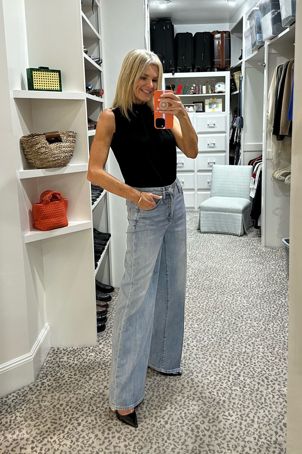 Super chic combo for fall size S top and 0 jeans 

#LTKstyletip #LTKover40 #LTKSeasonal