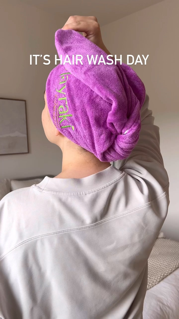 Bleach hair approved ✅ Easy to lather on and my hair feels so smooth, looks shiny, and makes t easy to brush. 

Use code | MELINA_15

Products | @hairmayraki 

#hairmayrakireview #hairmayrakibeauty #hairmayraki #healthyhair

#LTKFindsUnder100 #LTKVideo #LTKBeauty