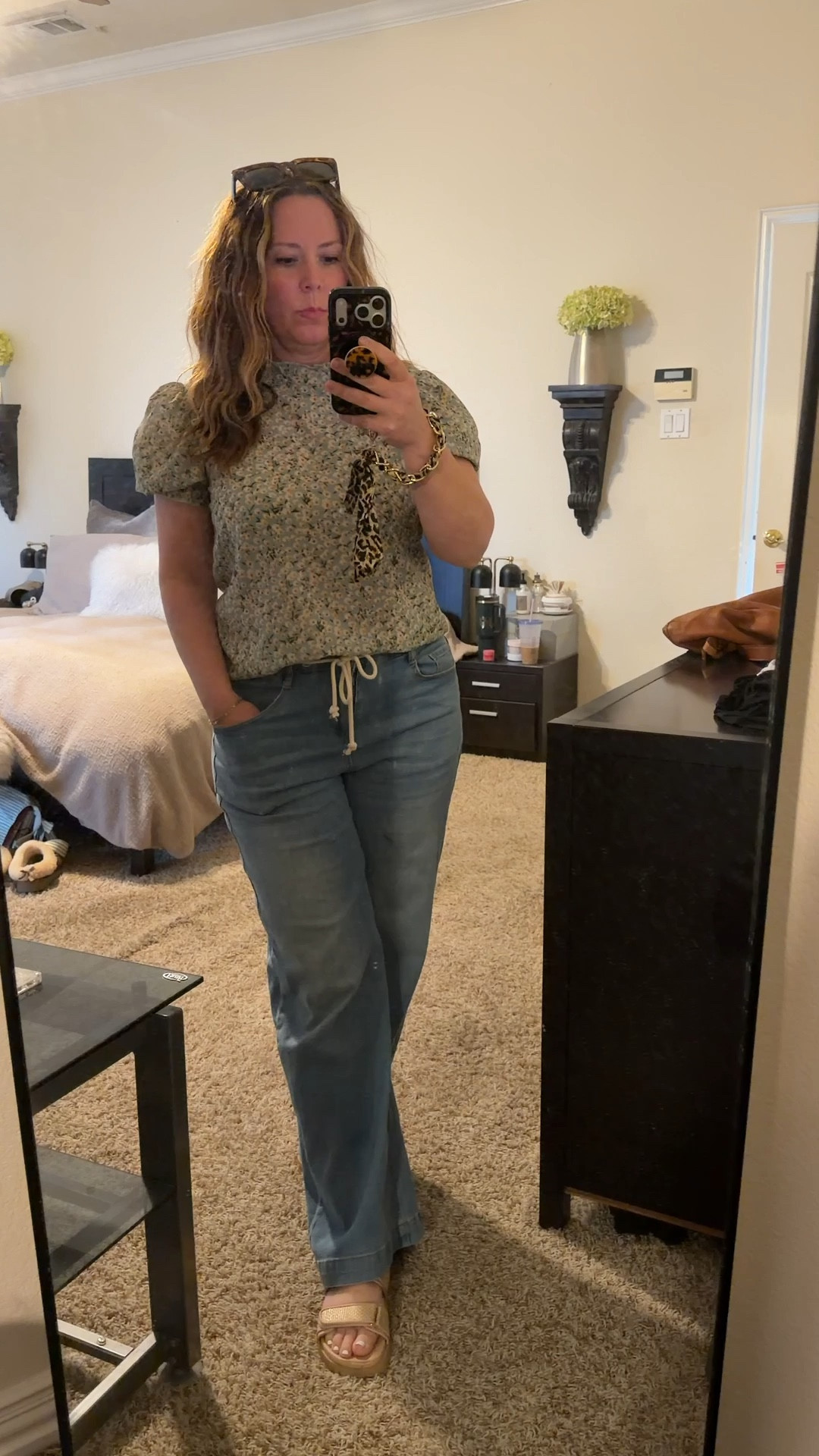 Spring outfit idea 🌿
Sage floral top
Paperbag denim jeans
Textured sandals
Everything linked on my LTK.



#LTKSeasonal #LTKspring #LTKspringtrends