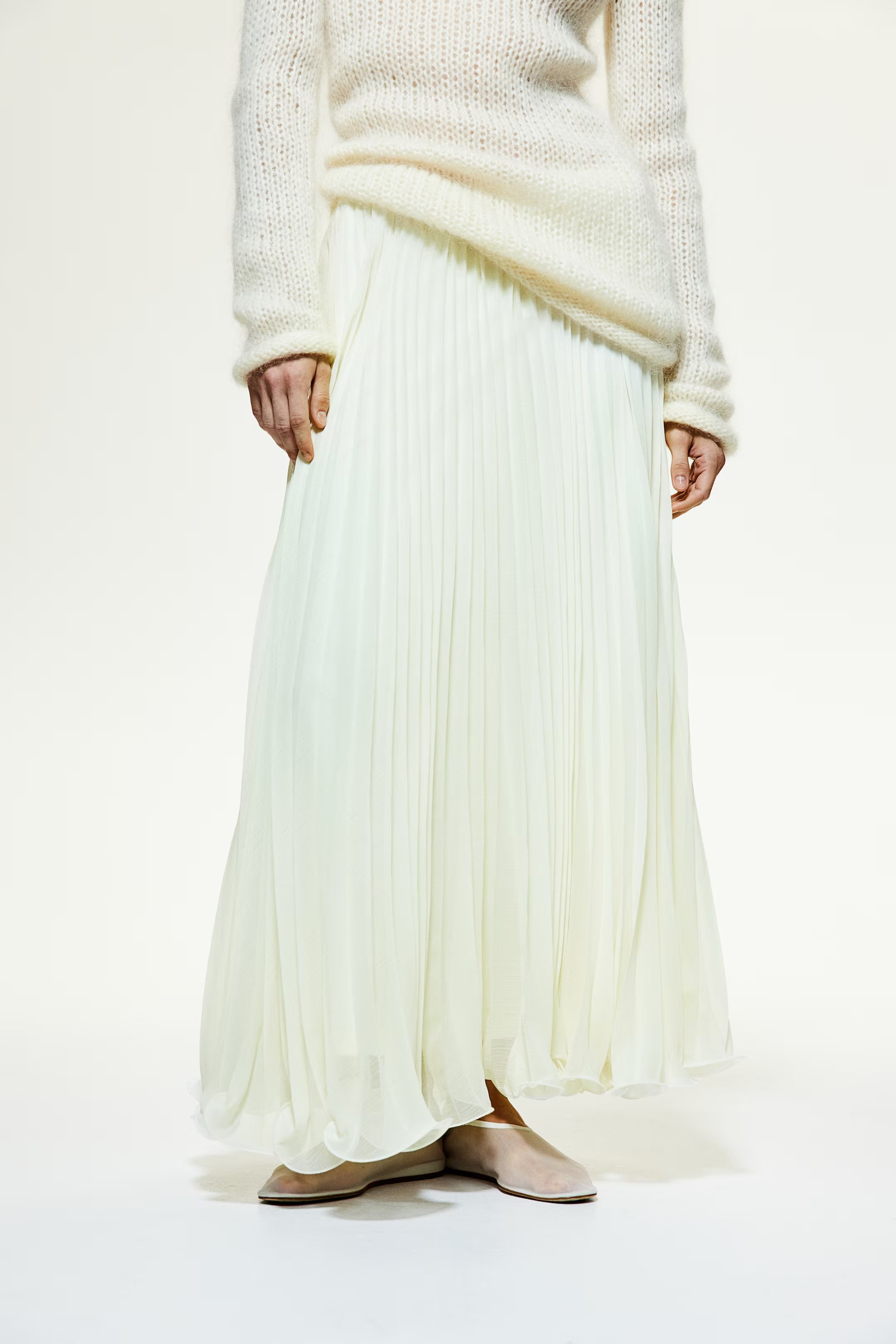 Sheer pleated skirt - Cream - Ladies | H&M GB | H&M (UK, MY, IN, SG, PH, TW, HK)